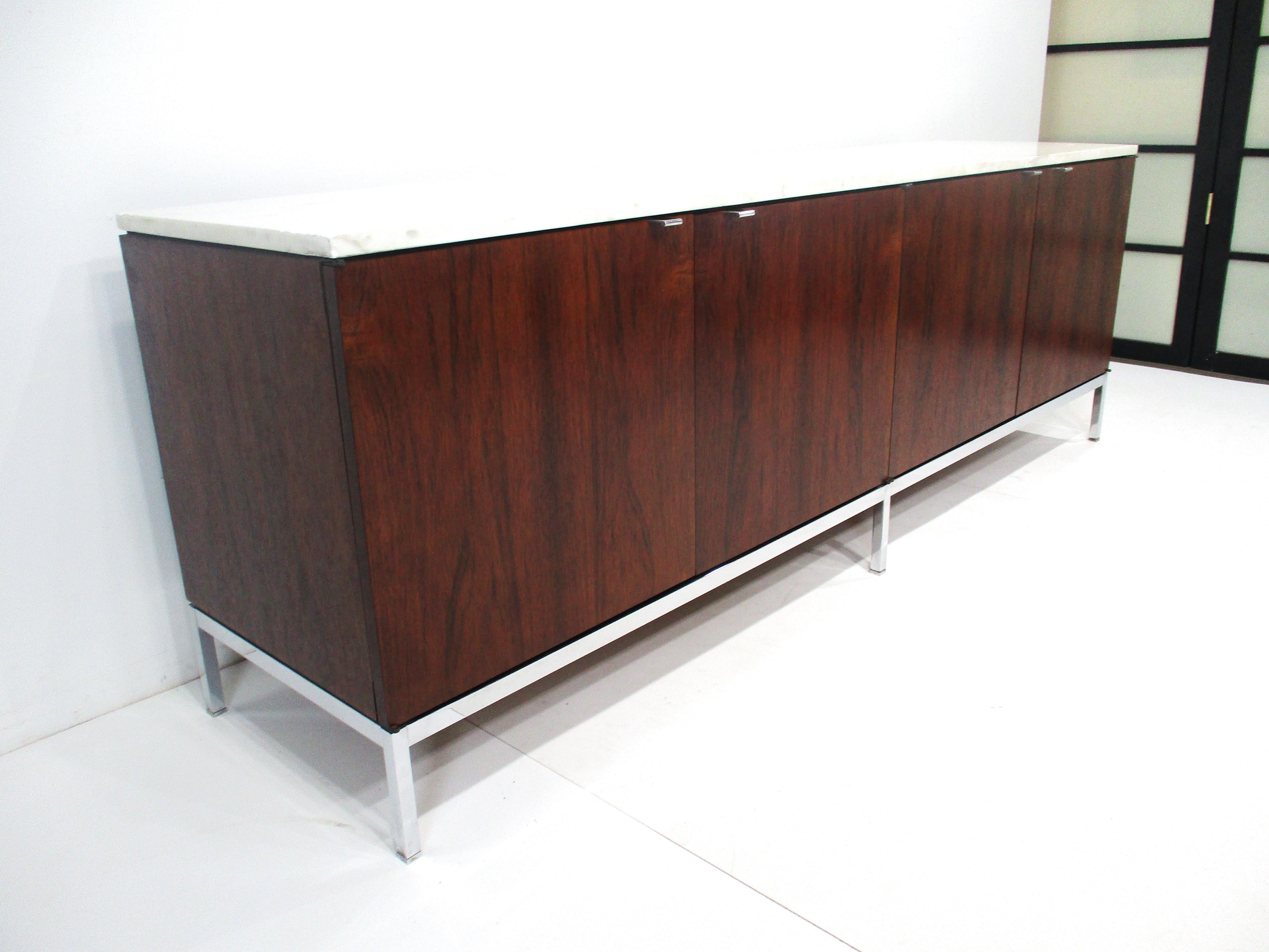 Florence Knoll Rosewood and Marble Credenza for Knoll In Good Condition In Cincinnati, OH