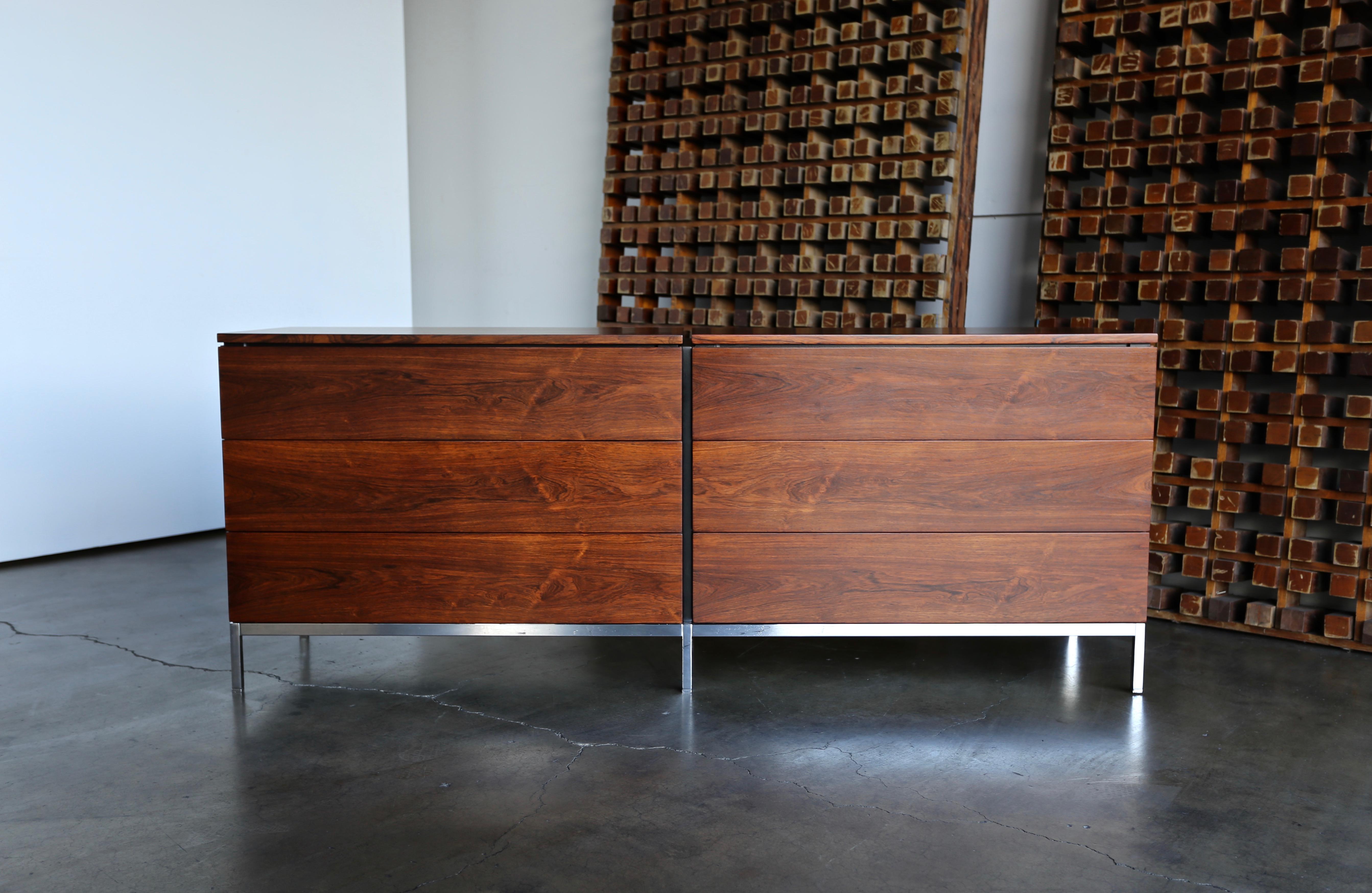 Rosewood Knoll chest of drawers, circa 1965. The rosewood has been professionally restored.