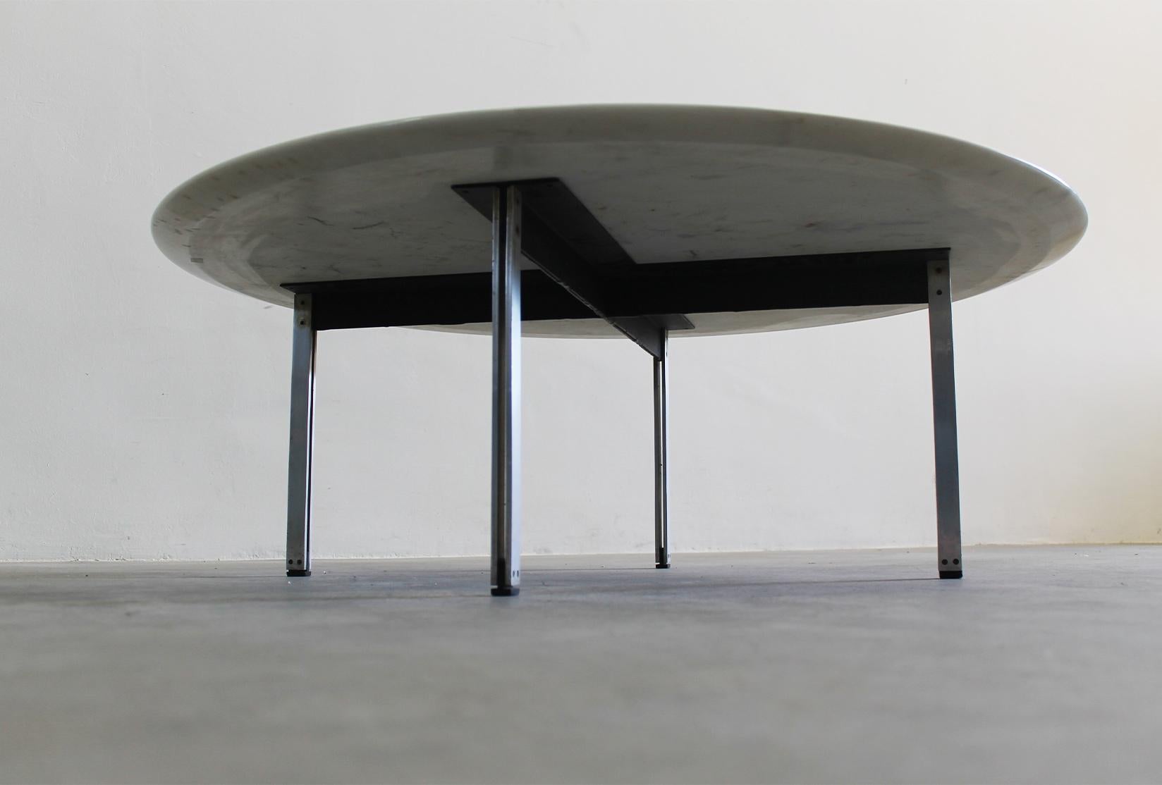 Milieu du XXe siècle Table basse ronde en marbre White et métal Florence Knoll Italie des années 50 en vente