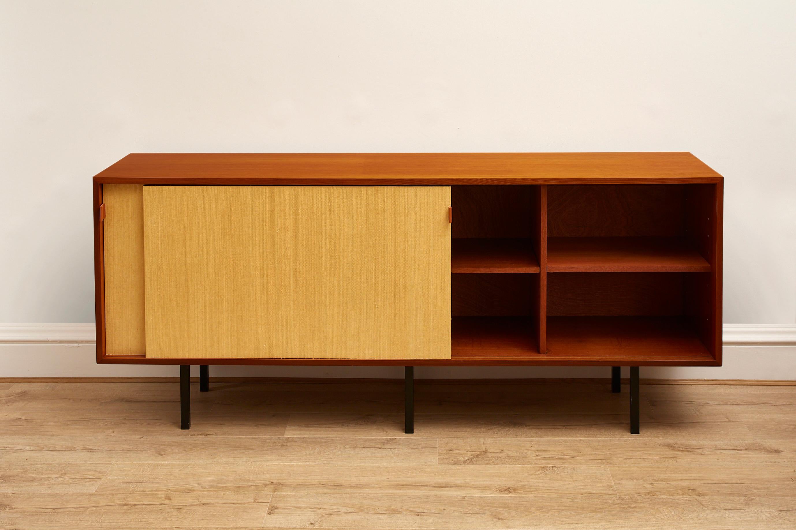 American Florence Knoll Seagrass Sideboard Credenza Mod. 116 Knoll International, 1950s 