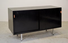 Aparador Florence Knoll, lacado en negro, interior de roble, diseño de los años 70