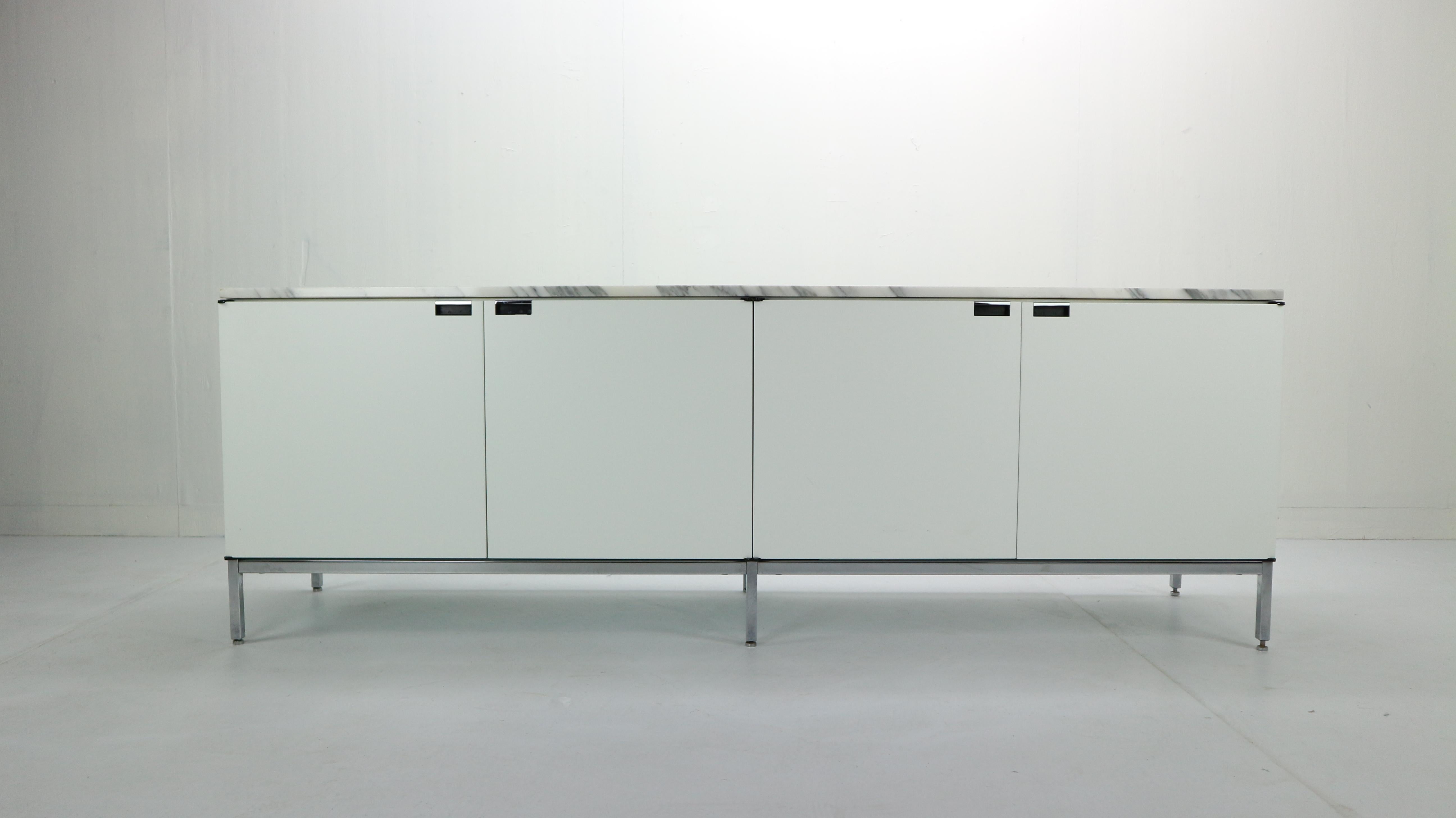 This Minimalist credenza was designed by Florence Knoll in 1961 for Knoll Int.
Florence Knoll revolutionized private office design by replacing the executive desk with a table, so she needed a place for all the stuff that’s normally in the desk
