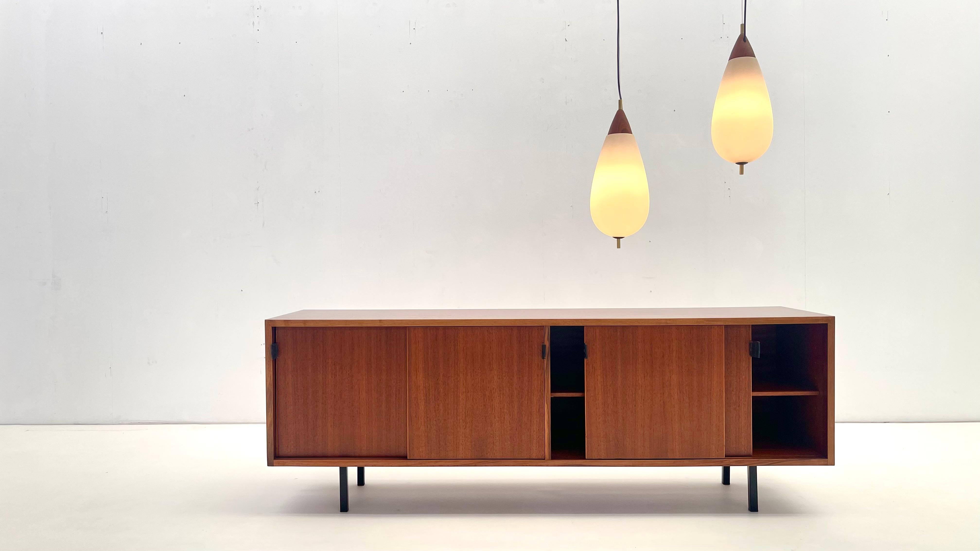 Aparador Florence Knoll de teca en venta 3