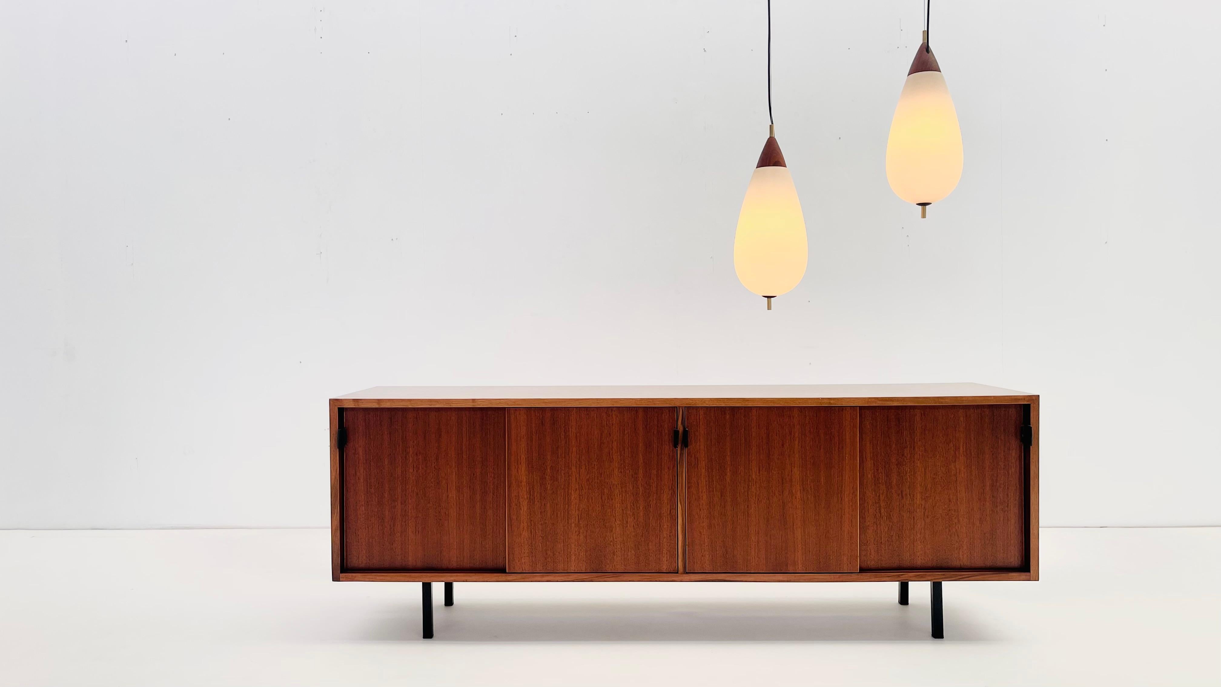 Aparador Florence Knoll de teca en venta 5