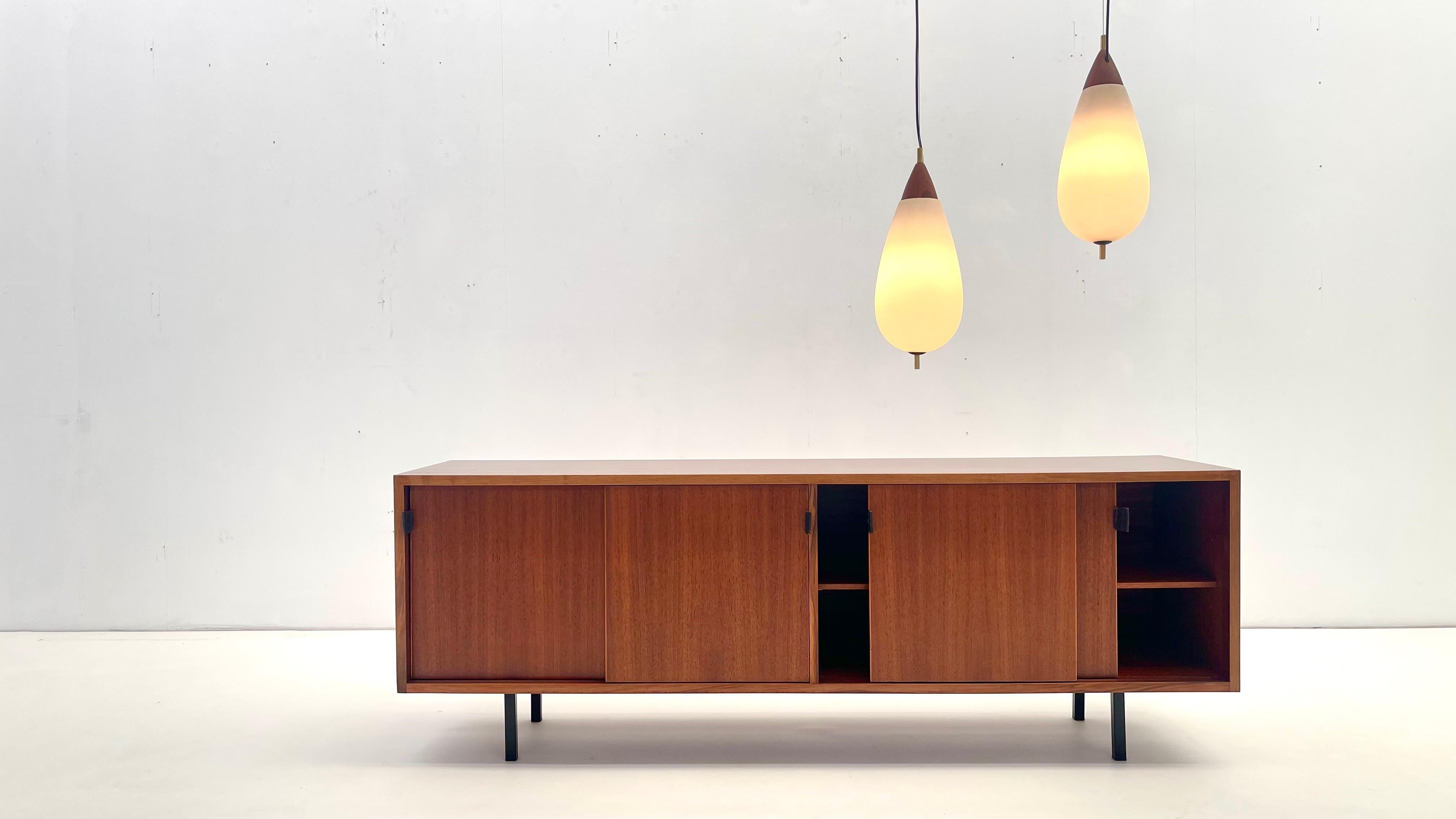 Aparador Florence Knoll de teca en venta 6