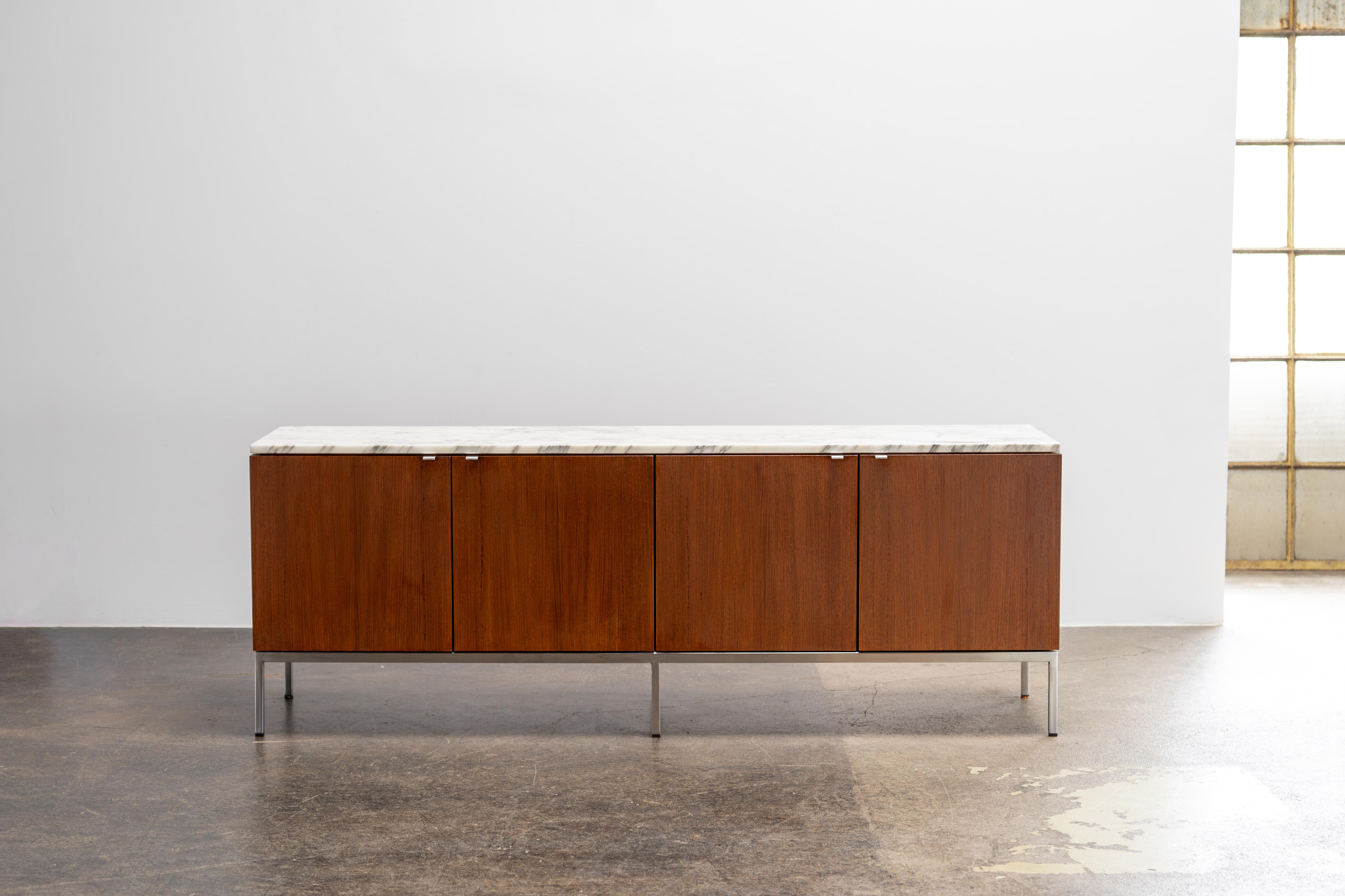 Florence Knoll - Credenza in palissandro indiano e marmo di Carrara, design 1954 In condizioni buone in vendita a Rosendahl, DE
