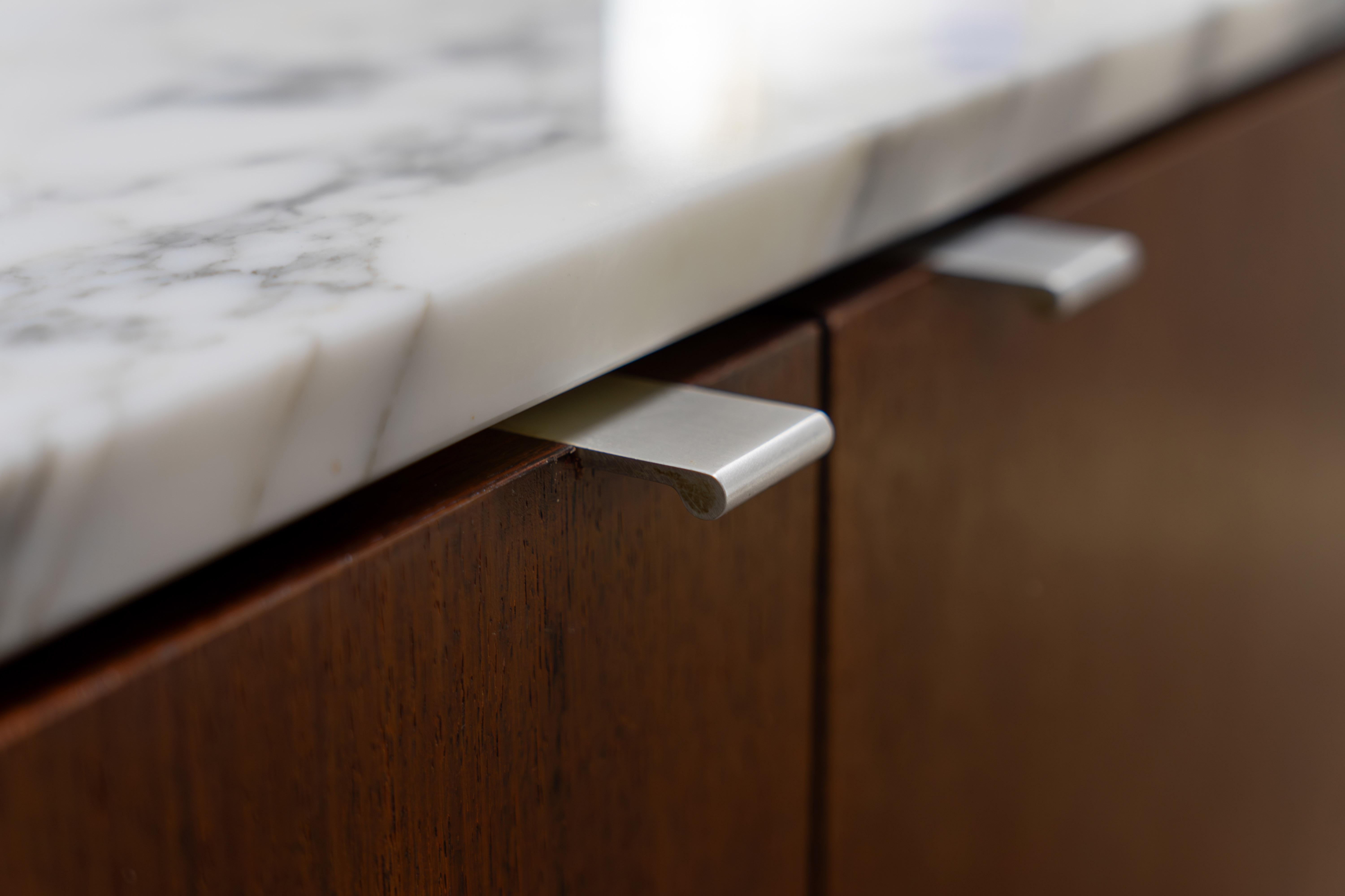 Florence Knoll - Credenza in palissandro indiano e marmo di Carrara, design 1954 in vendita 1