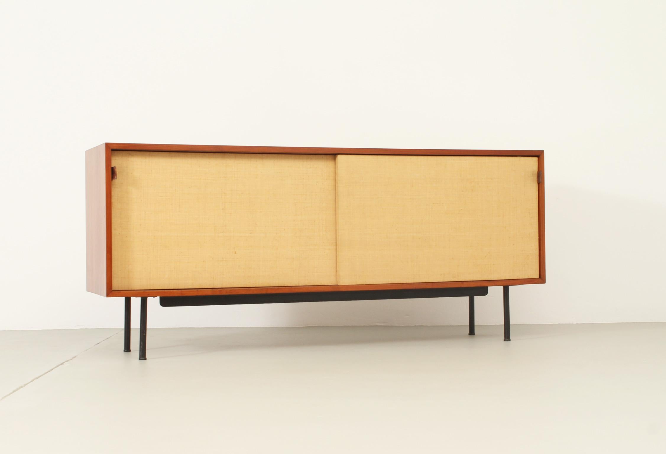 Florence Knoll Sideboard Model 116 with Seagrass Sliding Doors For Sale 7