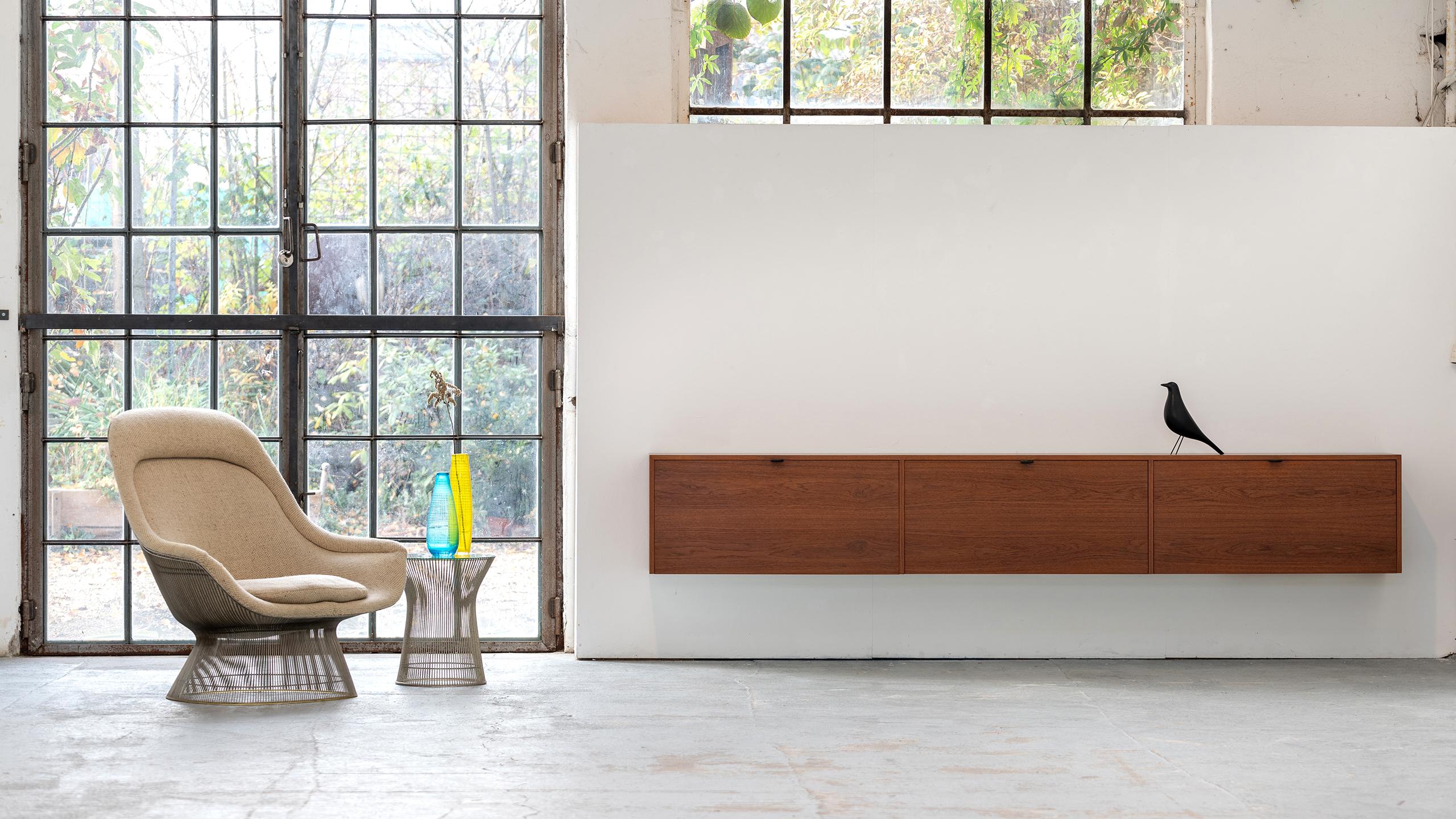 Wall mounted sideboard unit by Florence Knoll, made by Knoll International, Stuttgart in 1954.

Rare opportunity to acquire an original Knoll International custom-made Florence Knoll wall-mounted sideboard in special width. Normally these pieces