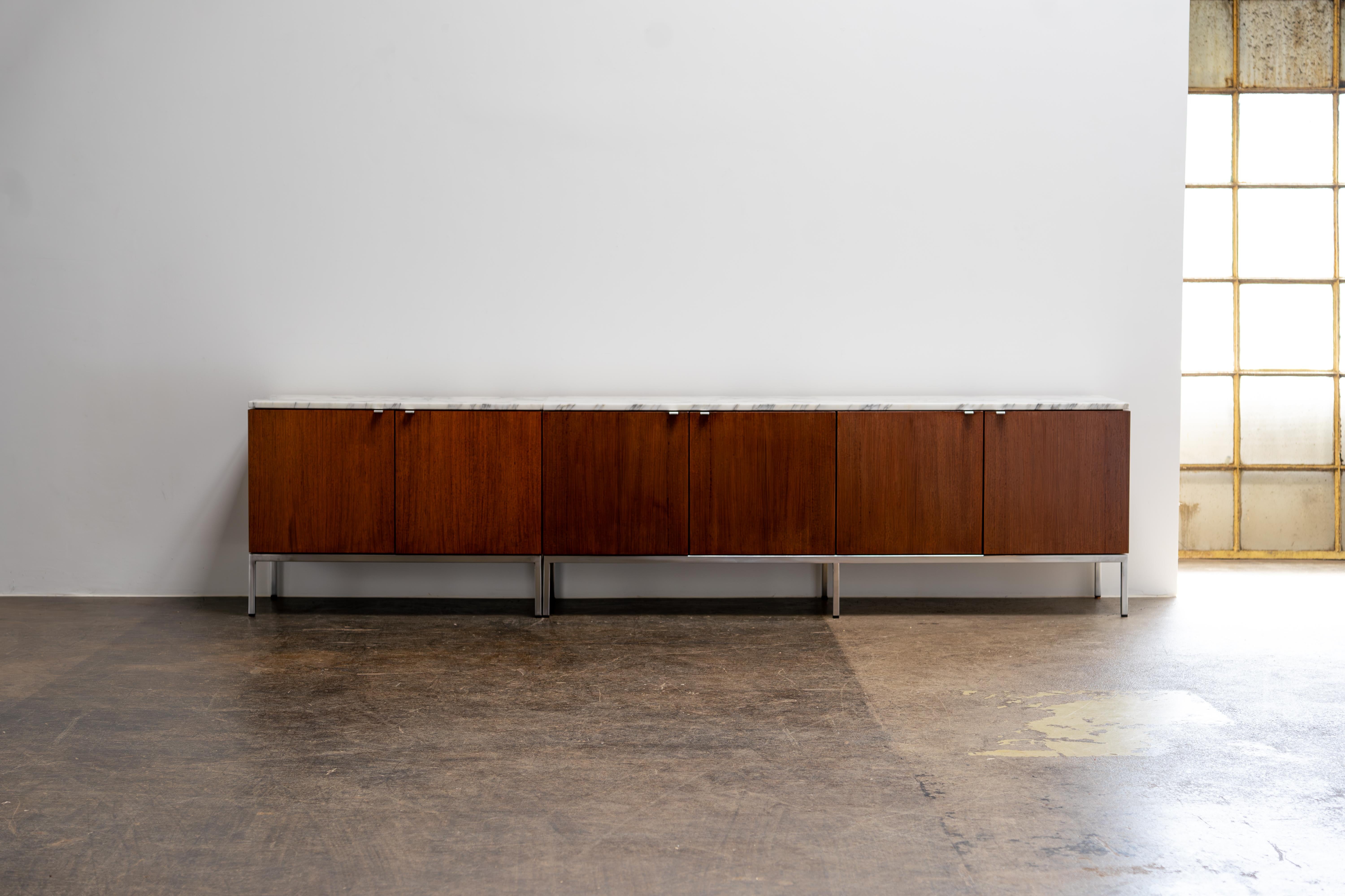 Tedesco Florence Knoll - Credenze in palissandro indiano e marmo di Carrara, design 1954 in vendita