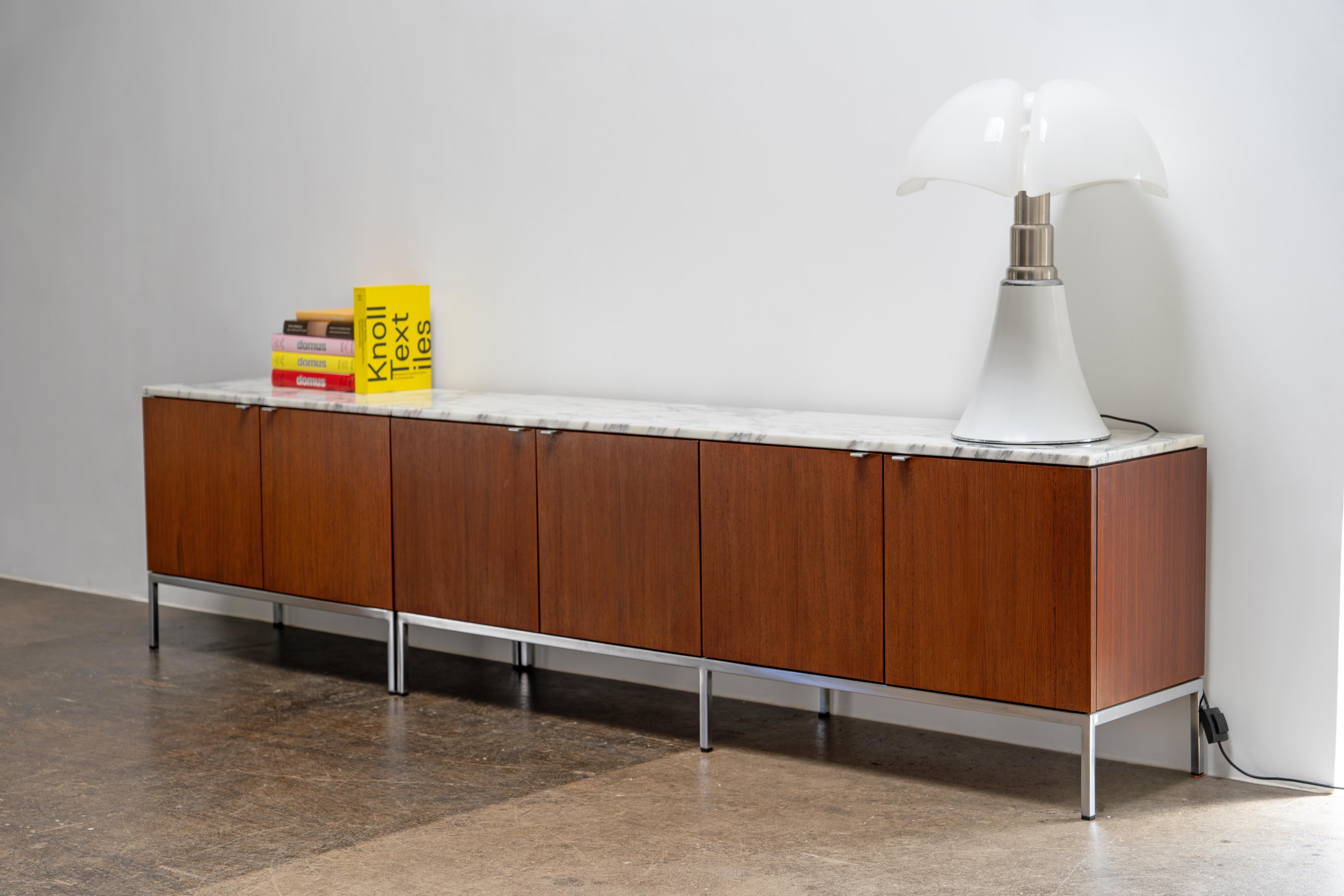 Acciaio Florence Knoll - Credenze in palissandro indiano e marmo di Carrara, design 1954 in vendita