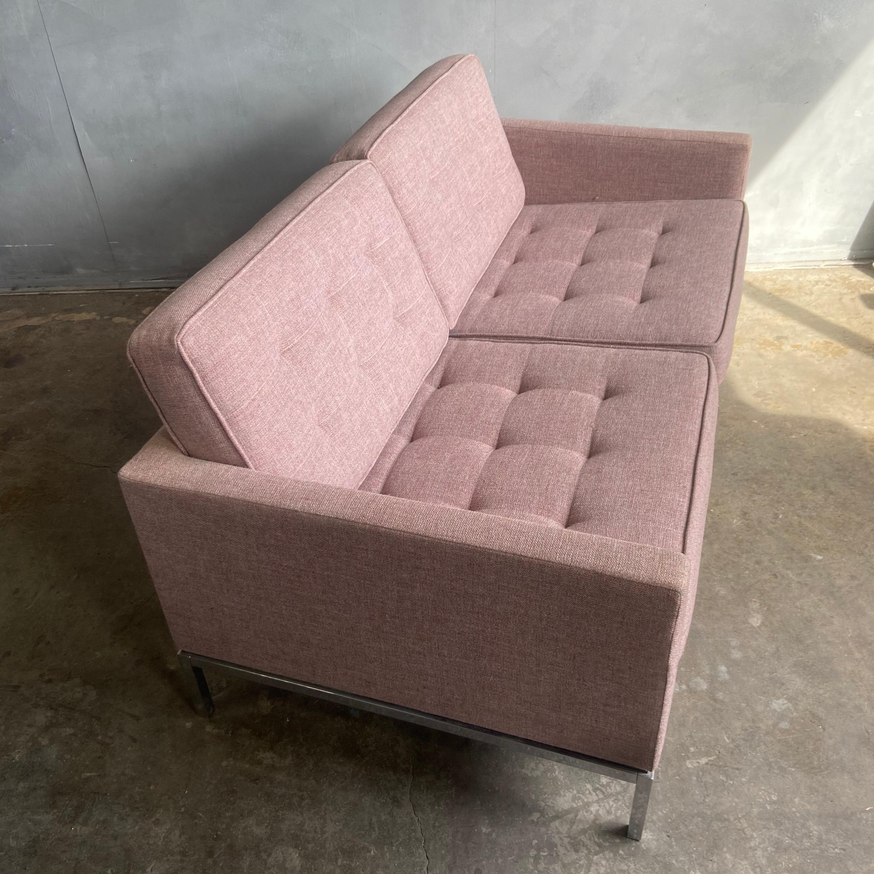 Florence Knoll Sofa 3