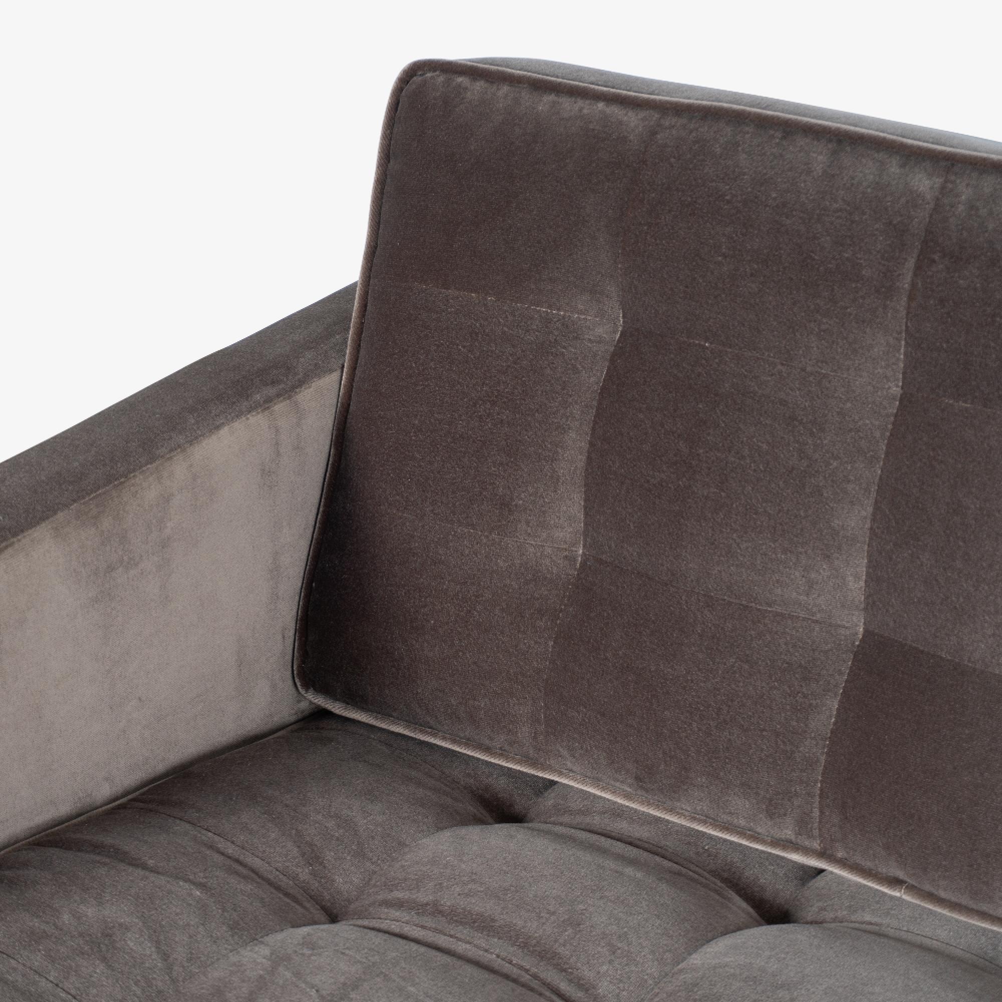 Milieu du XXe siècle Sofa Florence Knoll en velours gris bronze et base en laiton brossé en vente
