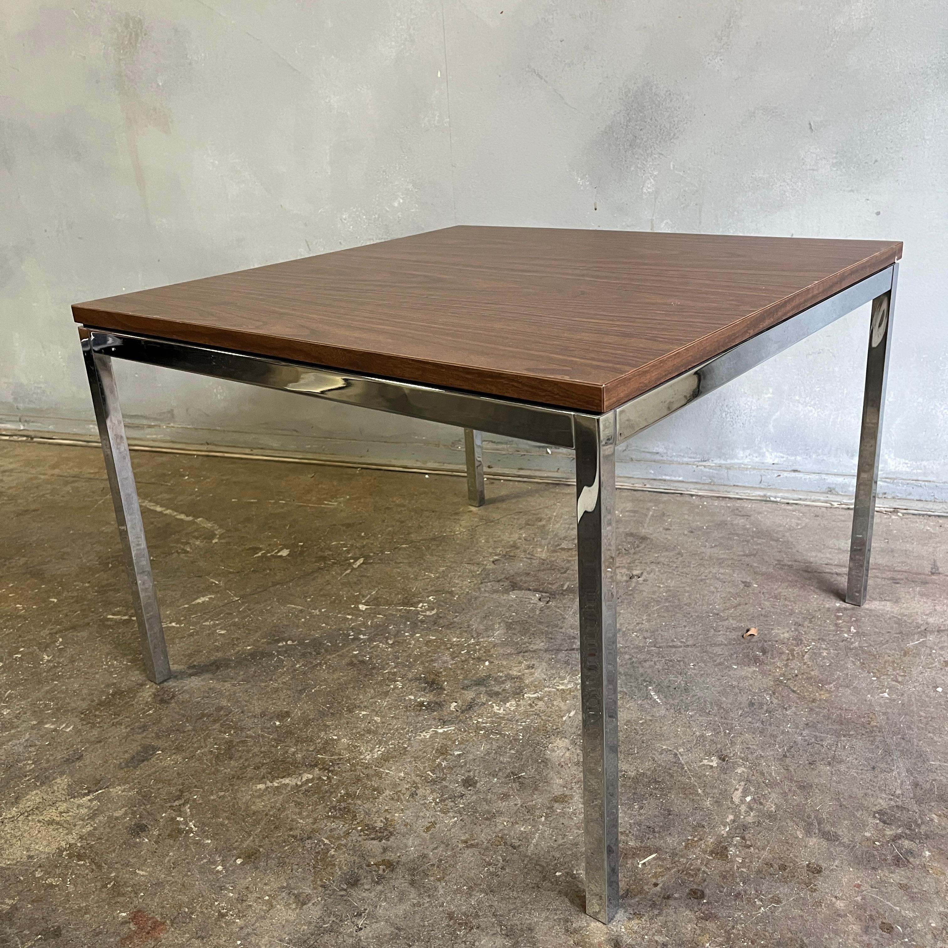 Florence Knoll Solid Chromed Steel Tables with Floating Walnut Laminate Tops For Sale 3
