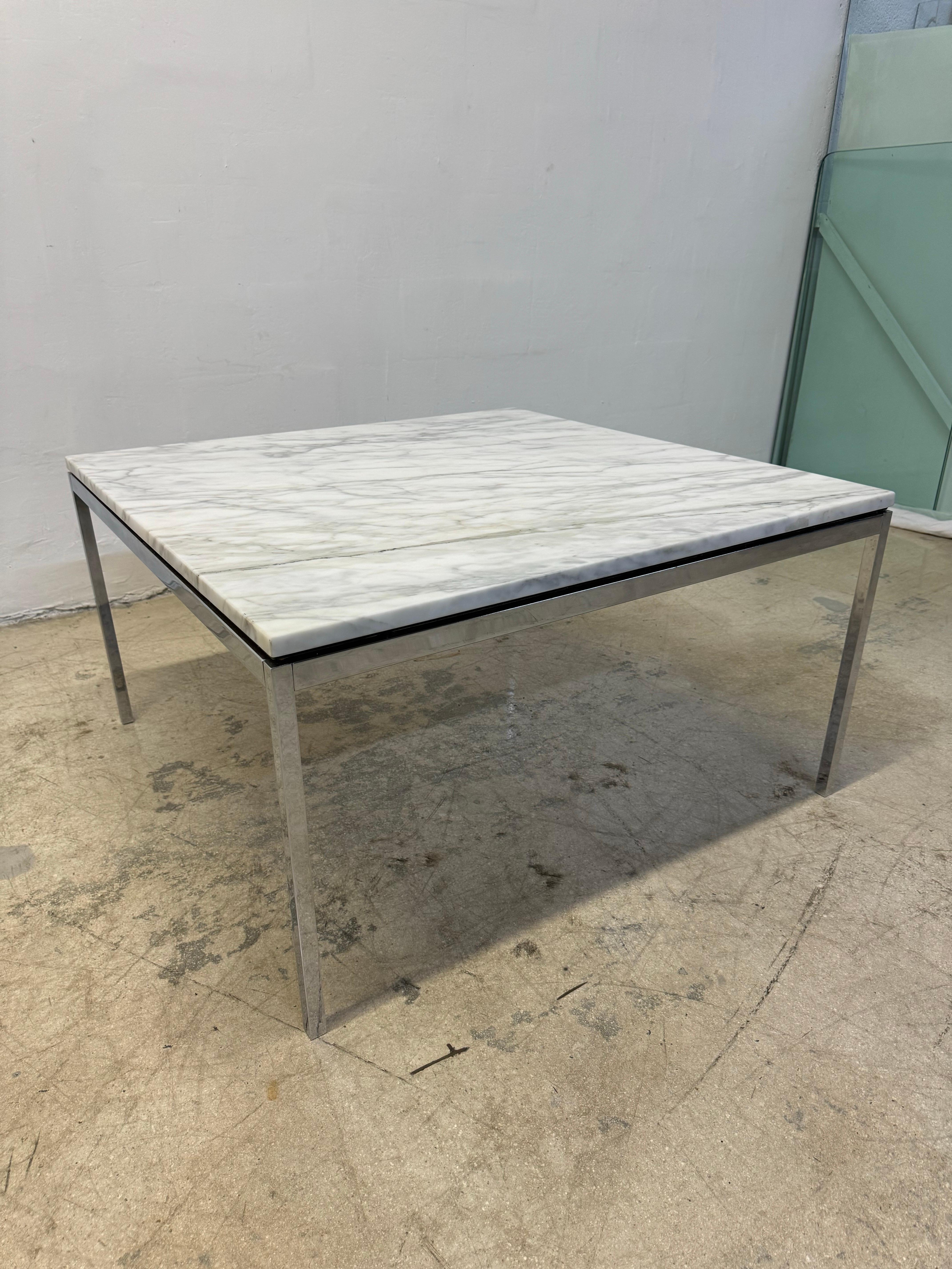 Table basse carrée Florence Knoll pour Knoll Studio Bon état - En vente à Miami, FL