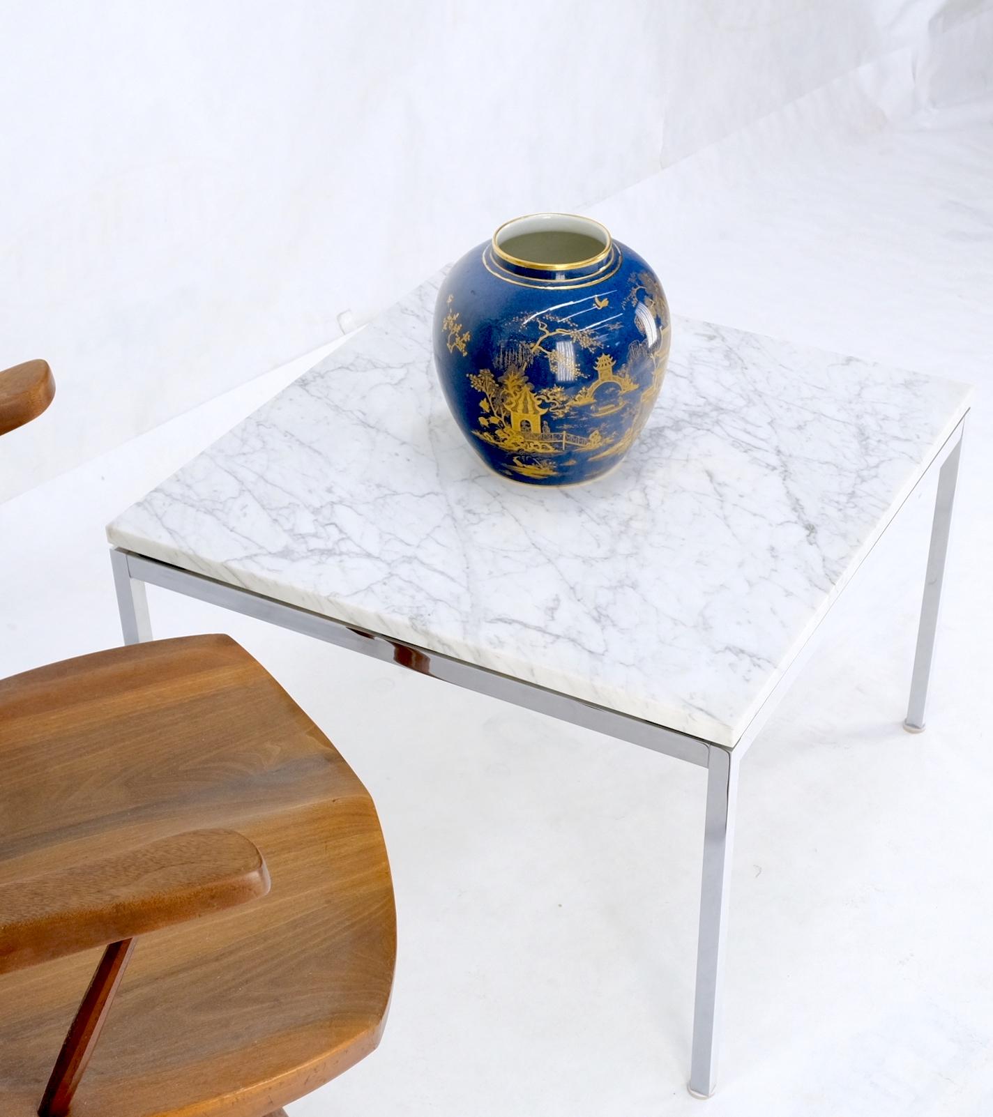 Couchtisch mit quadratischer Marmorplatte und massivem Chromsockel an der Seite von Florence Knoll  im Angebot 4