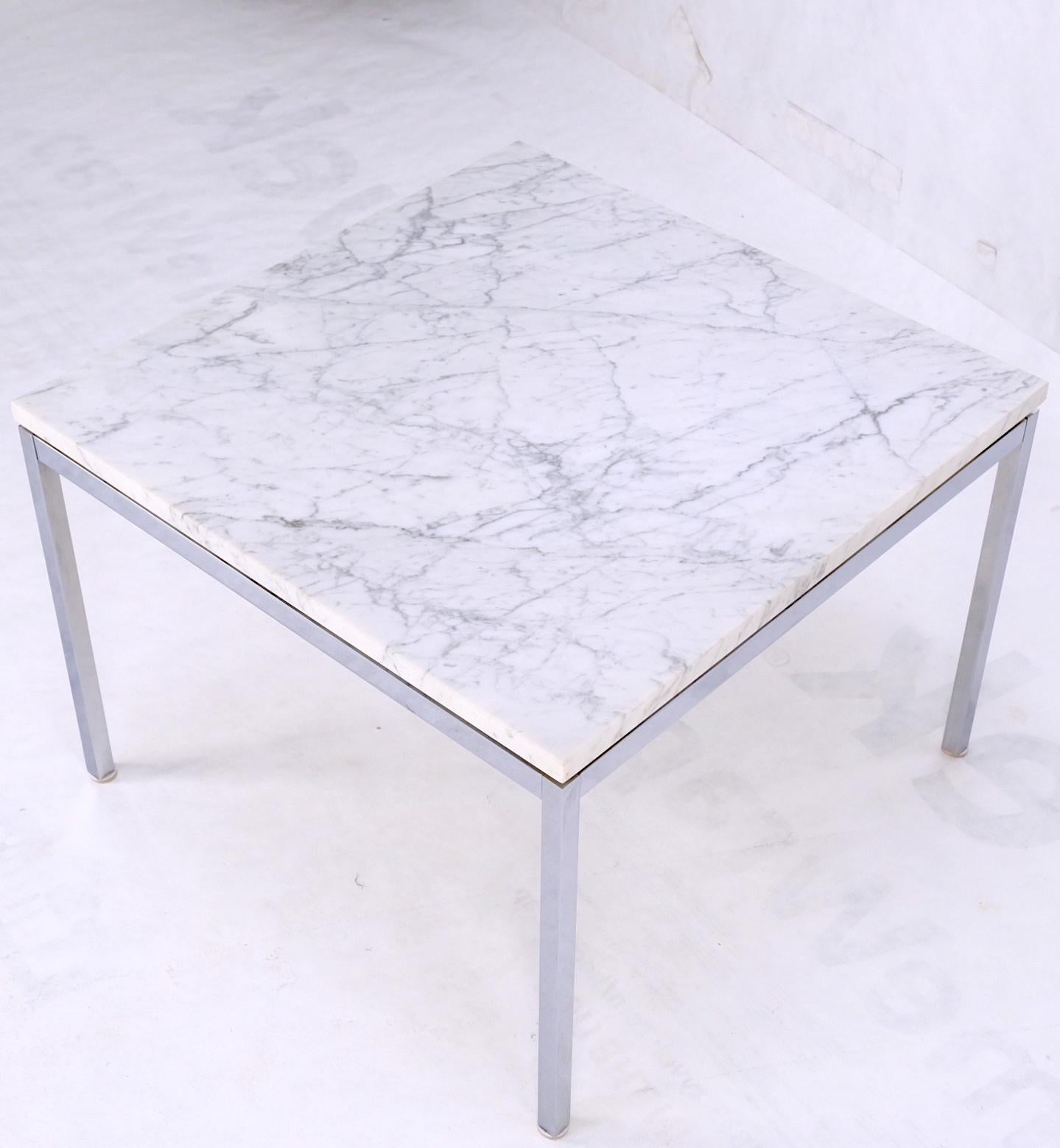 Mid-Century Modern Table basse carrée Florence Knoll avec plateau en marbre et base chromée massive à l'extrémité latérale  en vente