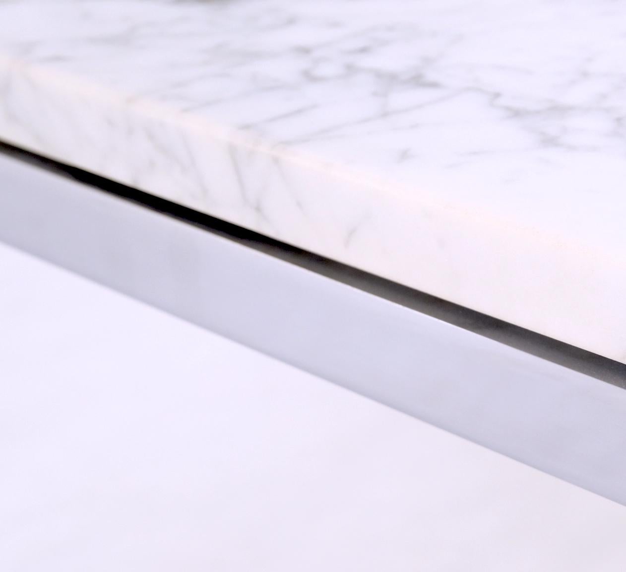 Chrome Table basse carrée Florence Knoll avec plateau en marbre et base chromée massive à l'extrémité latérale  en vente