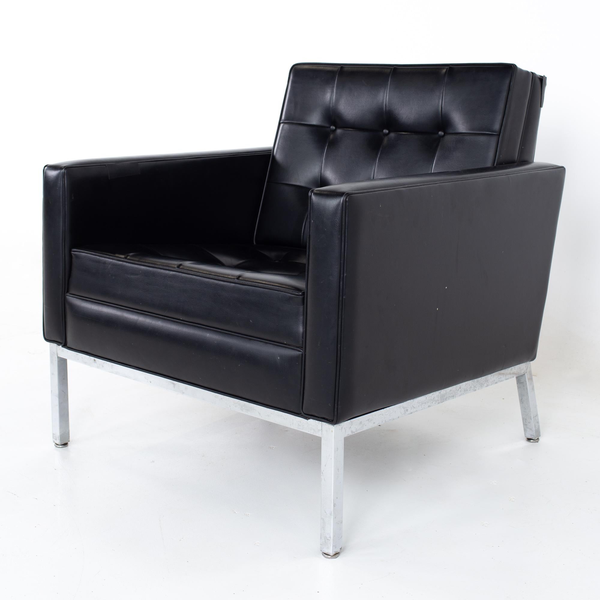 Florence Knoll Style MCM Black Leather and Chrome Club Lounge Chairs - Pair In Good Condition In Countryside, IL