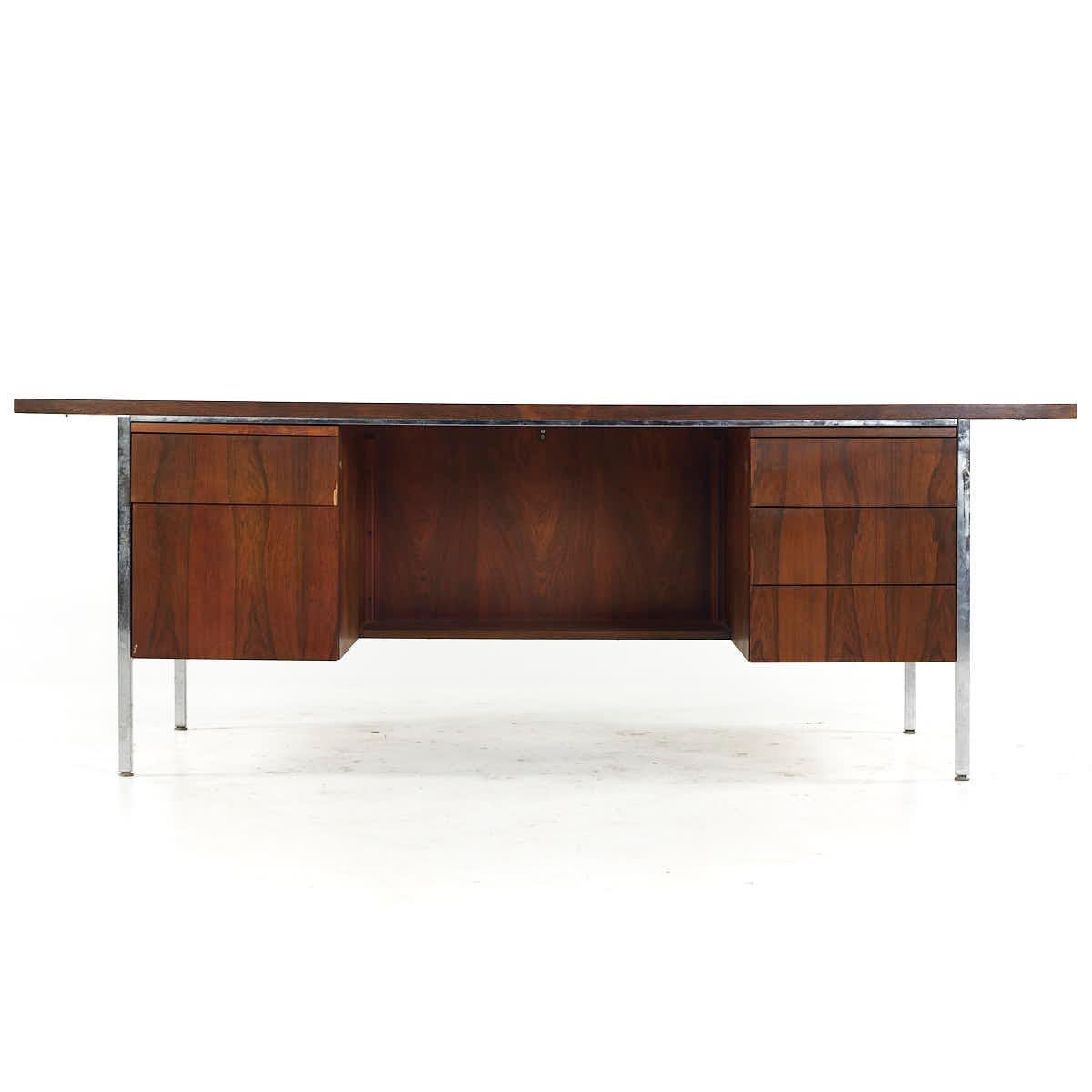 Florence Knoll Style Mid Century Rosewood and Chrome Executive Desk

This desk measures: 82 wide x 38 deep x 29.25 high, with a chair clearance of 27.25 inches

All pieces of furniture can be had in what we call restored vintage condition. That