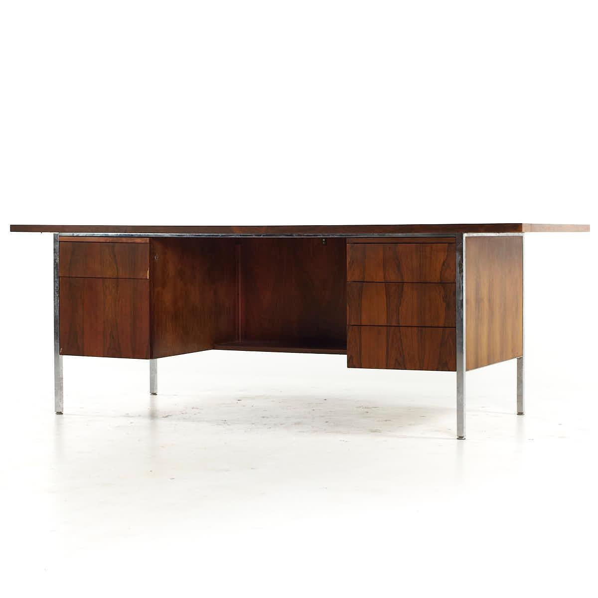 Mid-Century Modern Florence Knoll Style Mid Century Rosewood and Chrome Executive Desk For Sale
