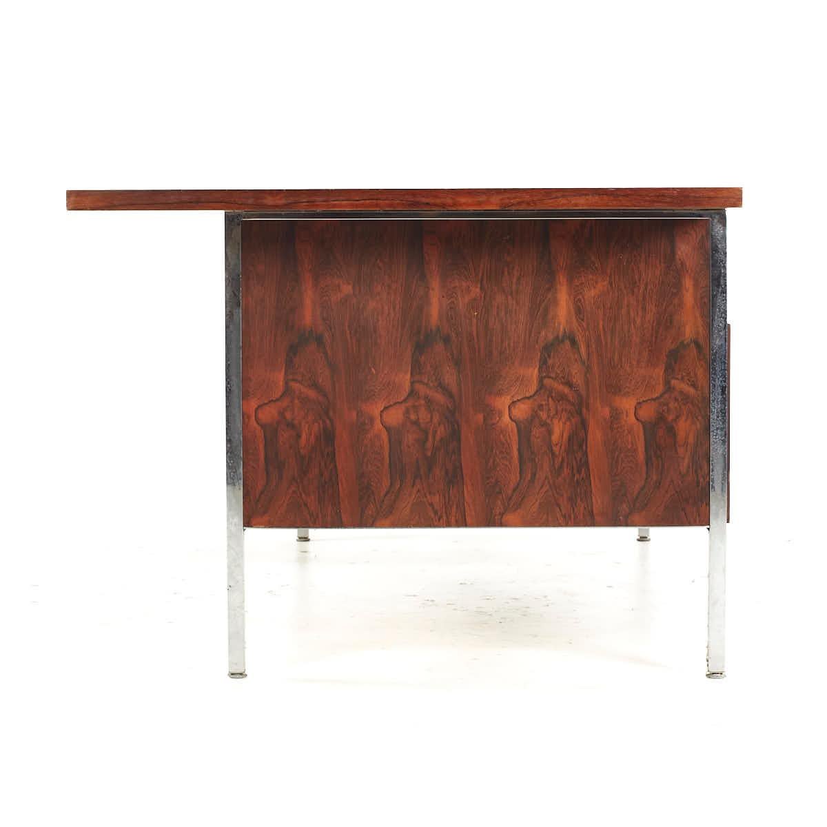 Late 20th Century Florence Knoll Style Mid Century Rosewood and Chrome Executive Desk For Sale