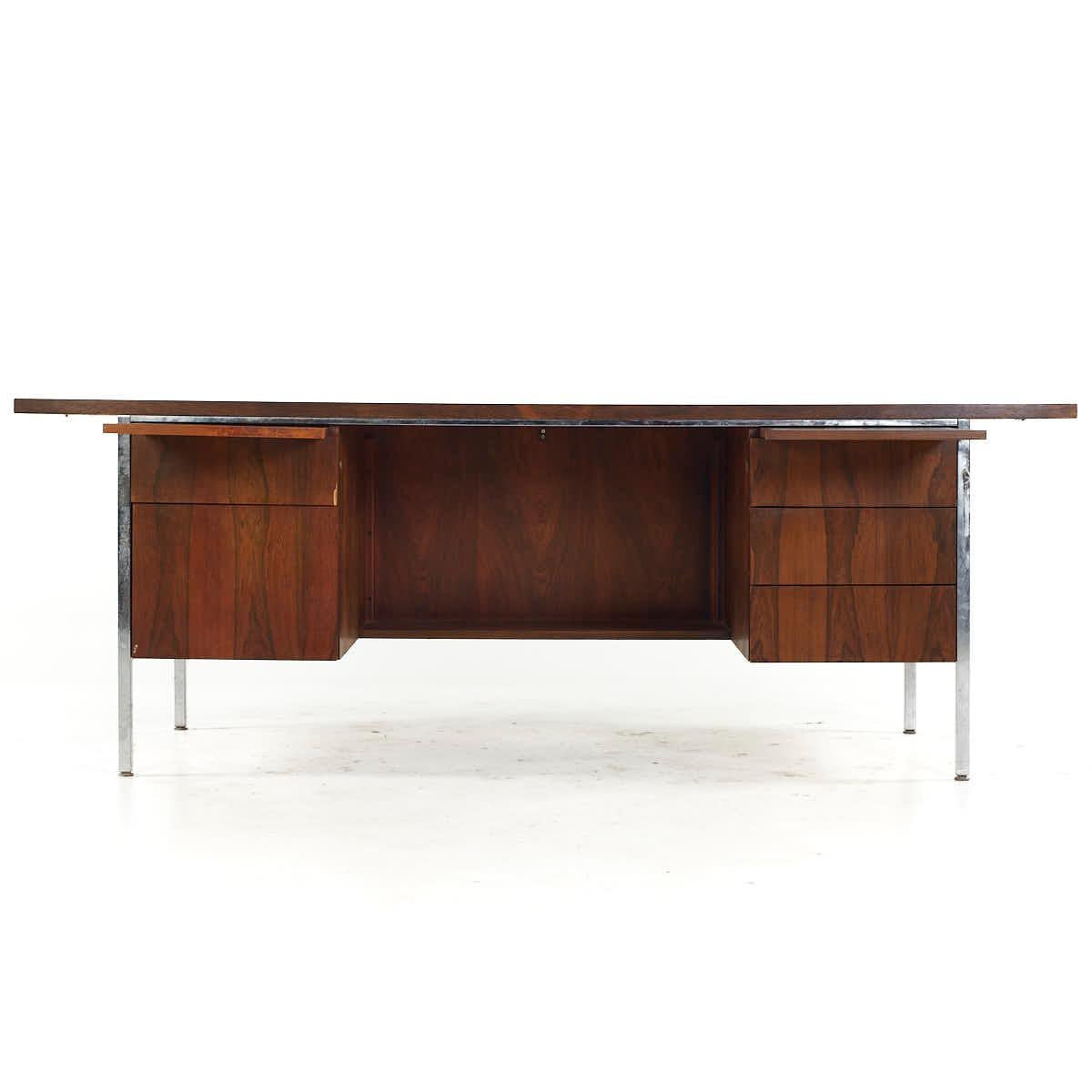 Florence Knoll Style Mid Century Rosewood and Chrome Executive Desk For Sale 2