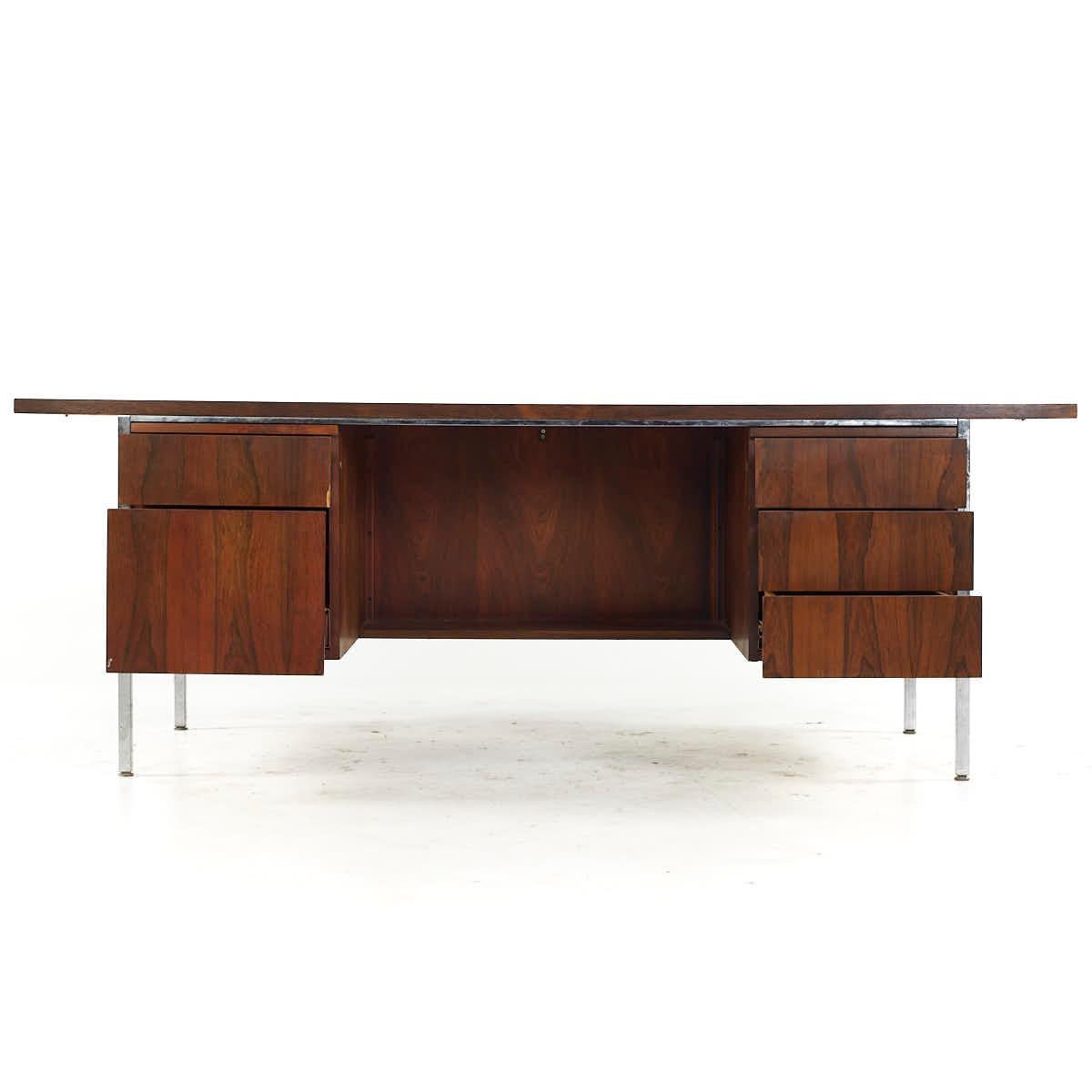 Florence Knoll Style Mid Century Rosewood and Chrome Executive Desk For Sale 3