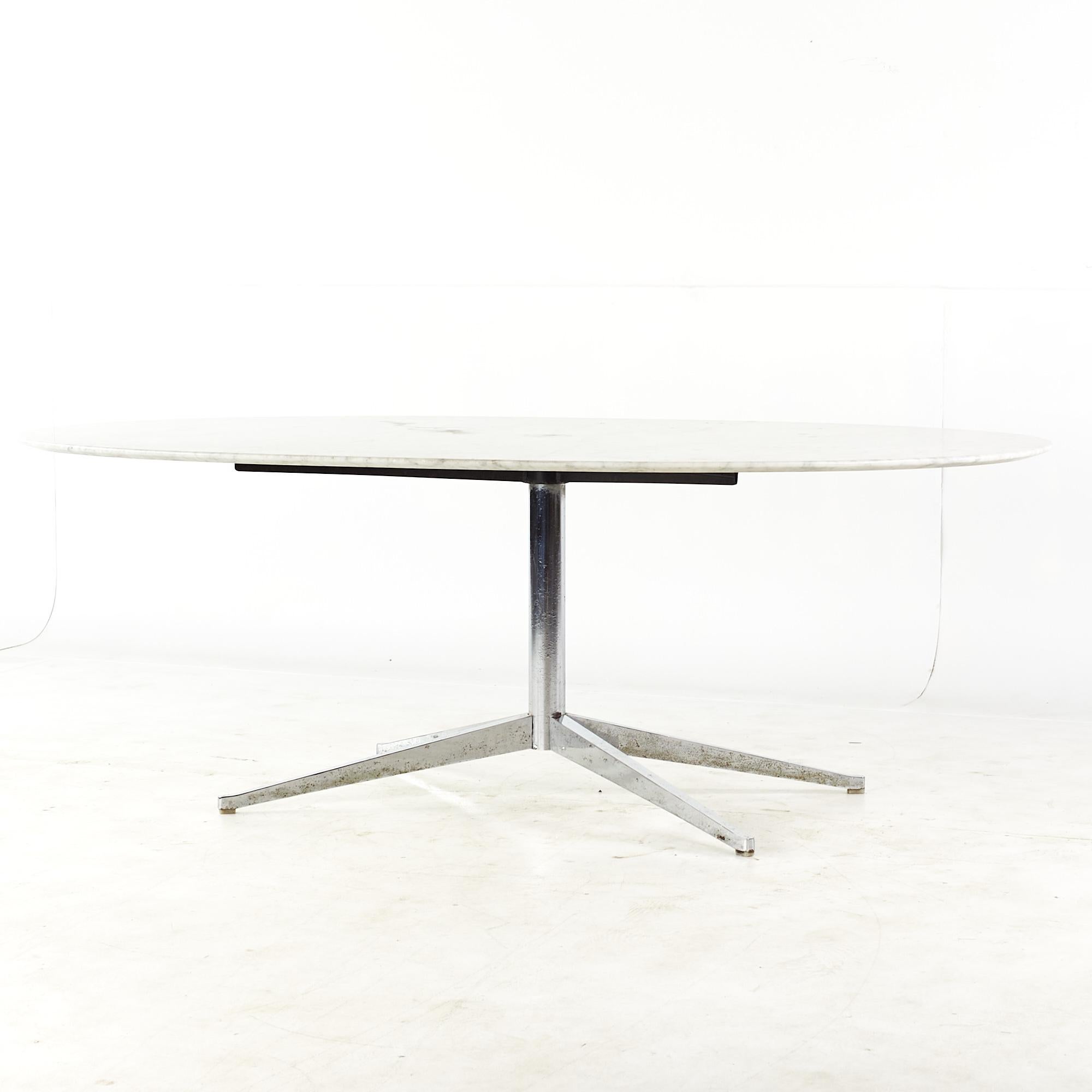 Mid-Century Modern Table de salle à manger de style Florence Knoll mi-siècle en marbre blanc et chrome en vente