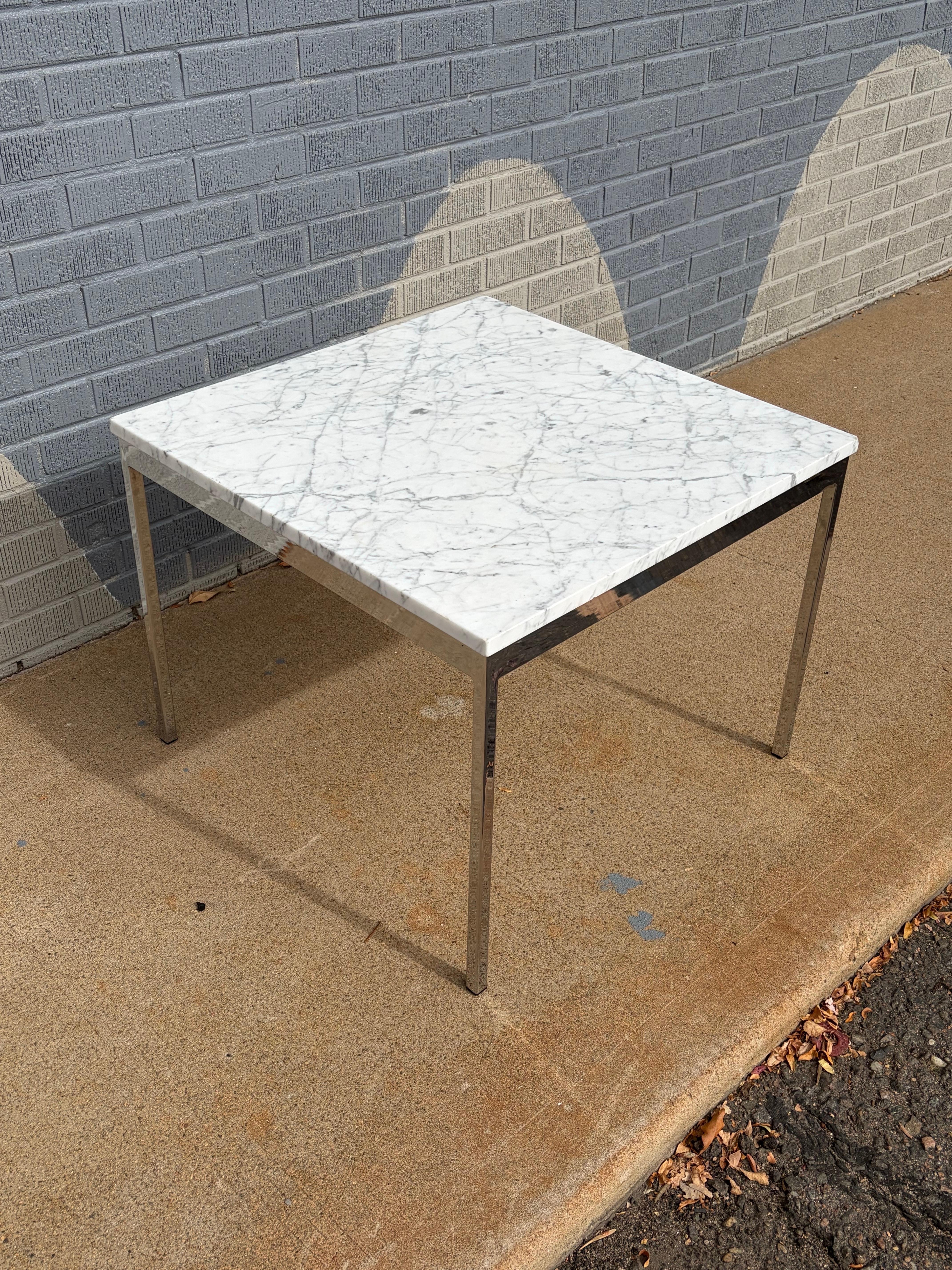 Bauhaus Florence Knoll Style Square Side Table in Carrera Marble and Chrome, Italy For Sale