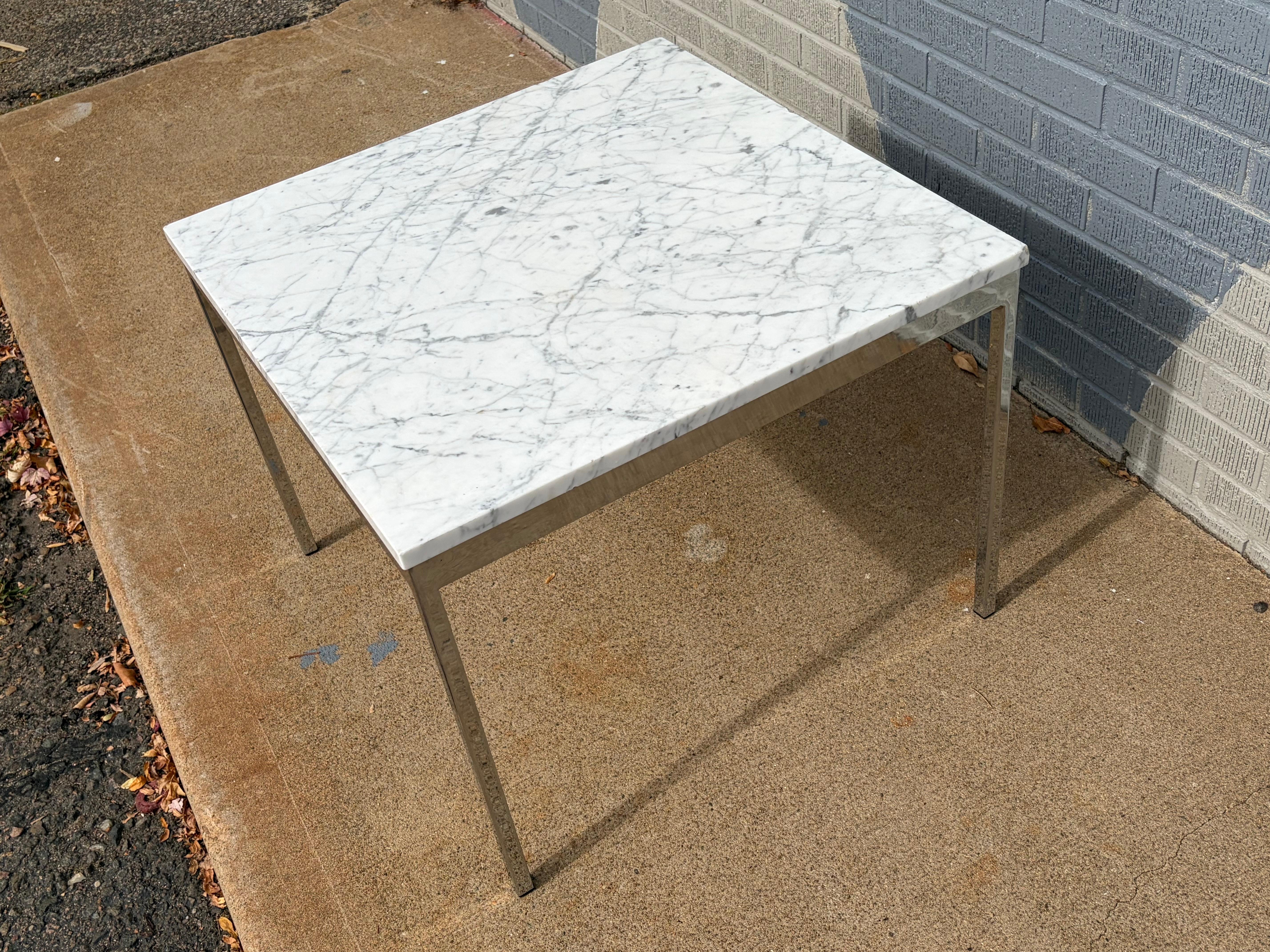 Italian Florence Knoll Style Square Side Table in Carrera Marble and Chrome, Italy For Sale