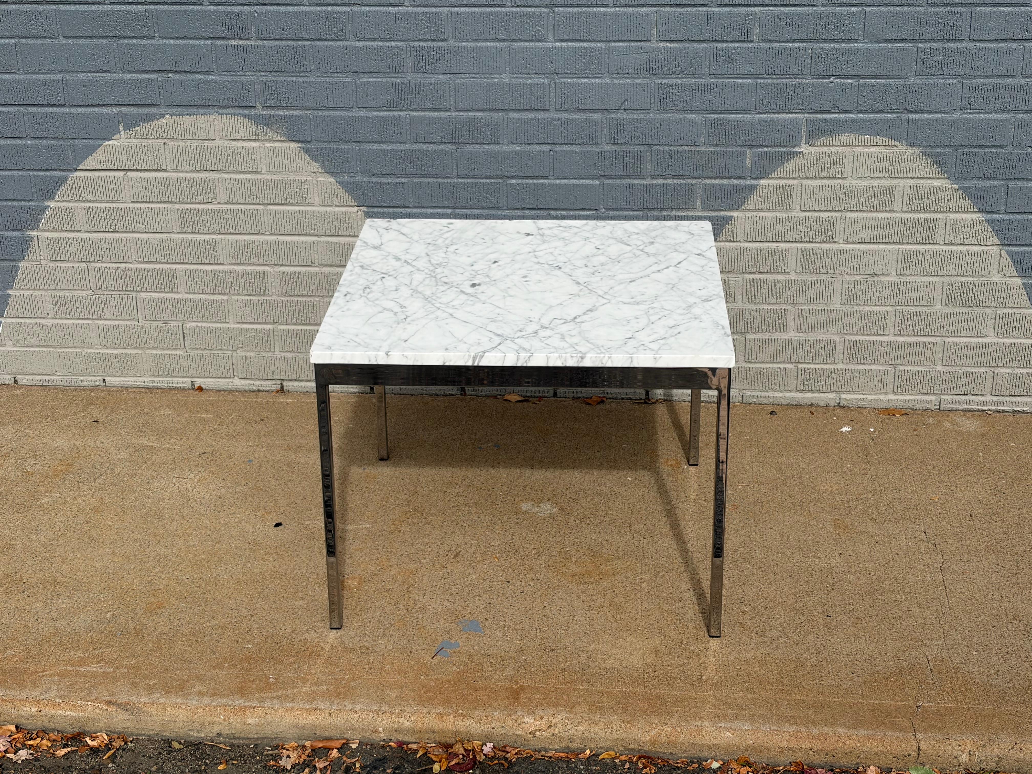 Florence Knoll Style Square Side Table in Carrera Marble and Chrome, Italy In Good Condition For Sale In Wheat Ridge, CO