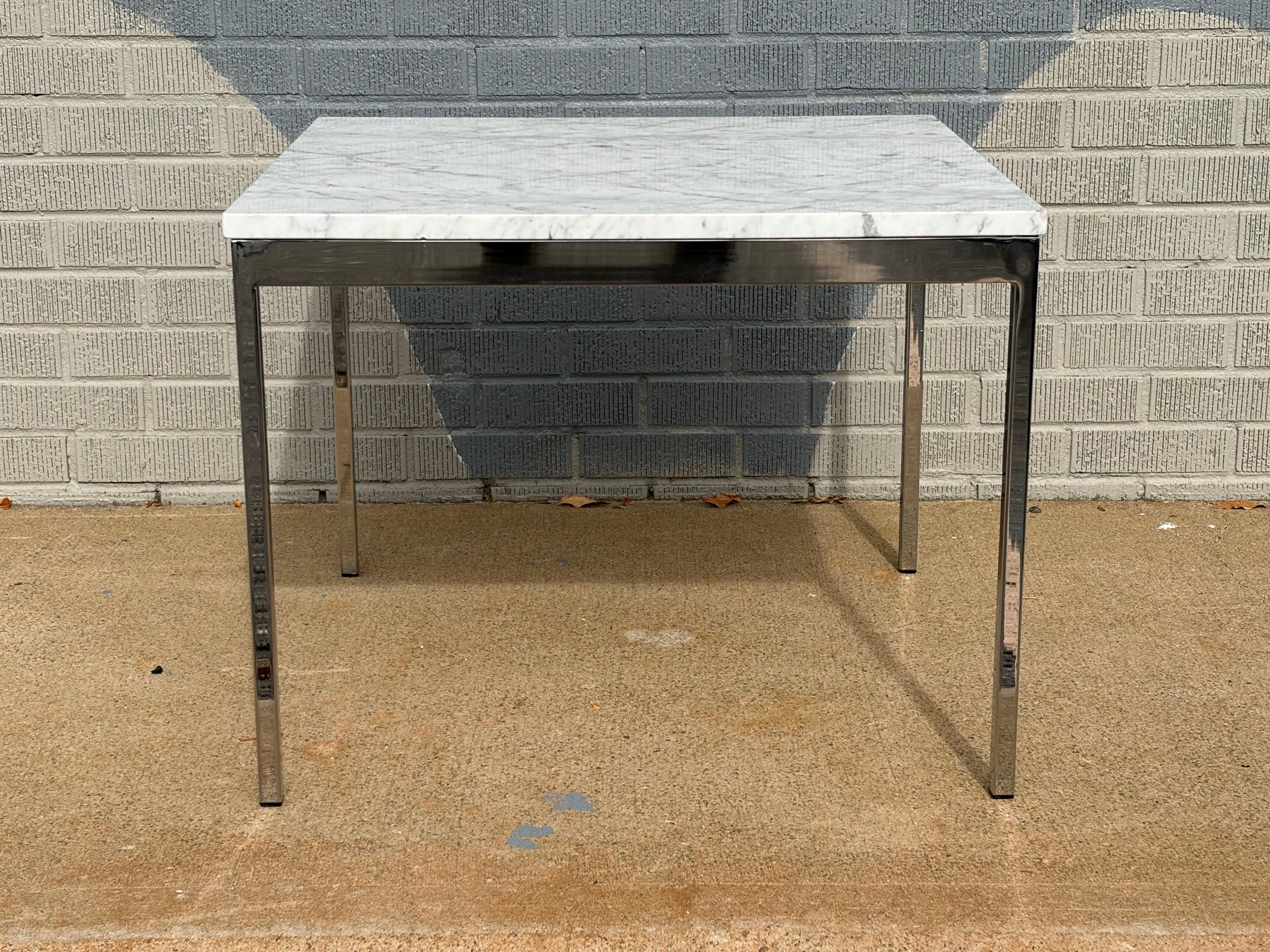 20th Century Florence Knoll Style Square Side Table in Carrera Marble and Chrome, Italy For Sale
