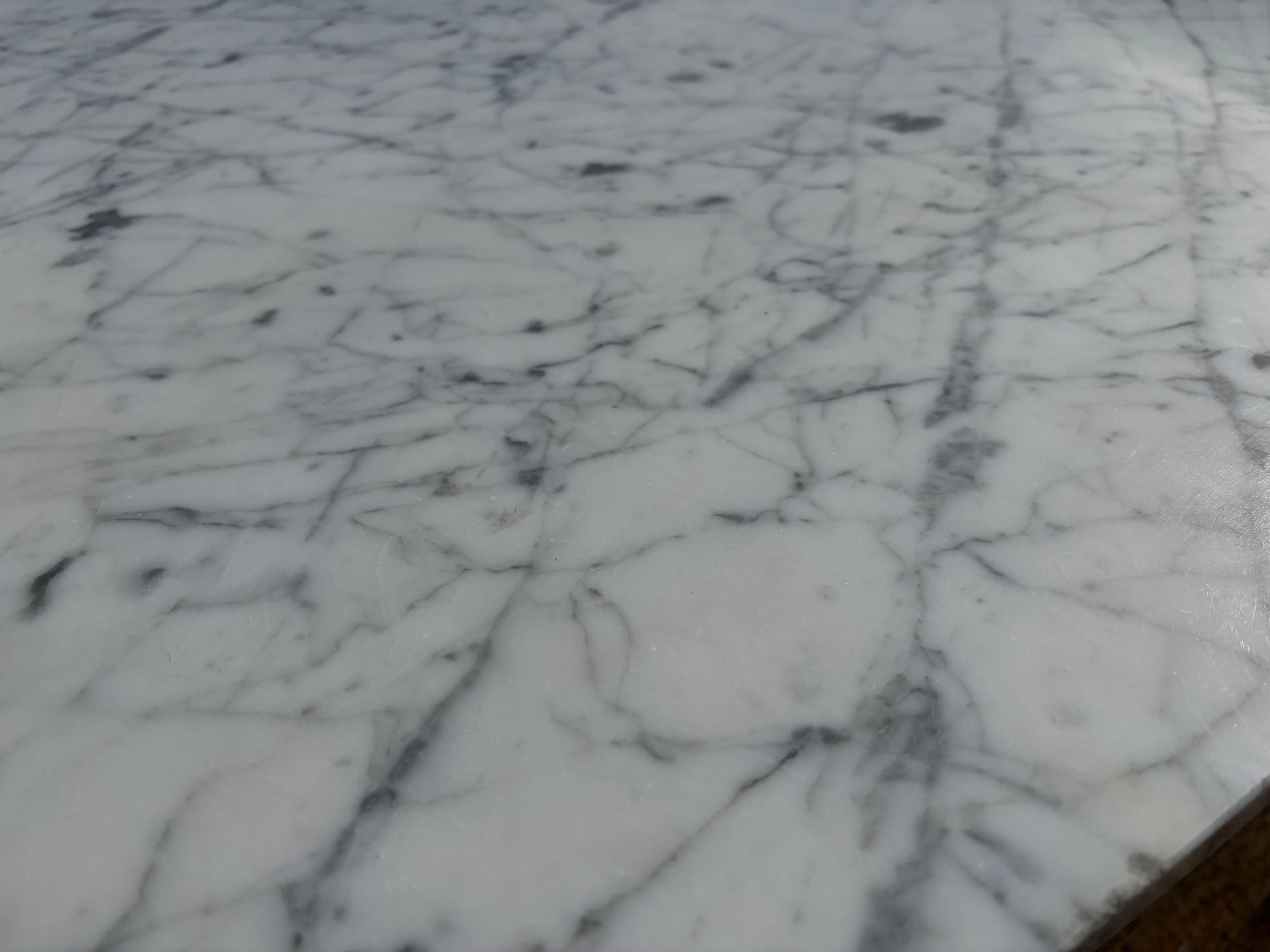 Florence Knoll Style Square Side Table in Carrera Marble and Chrome, Italy For Sale 3