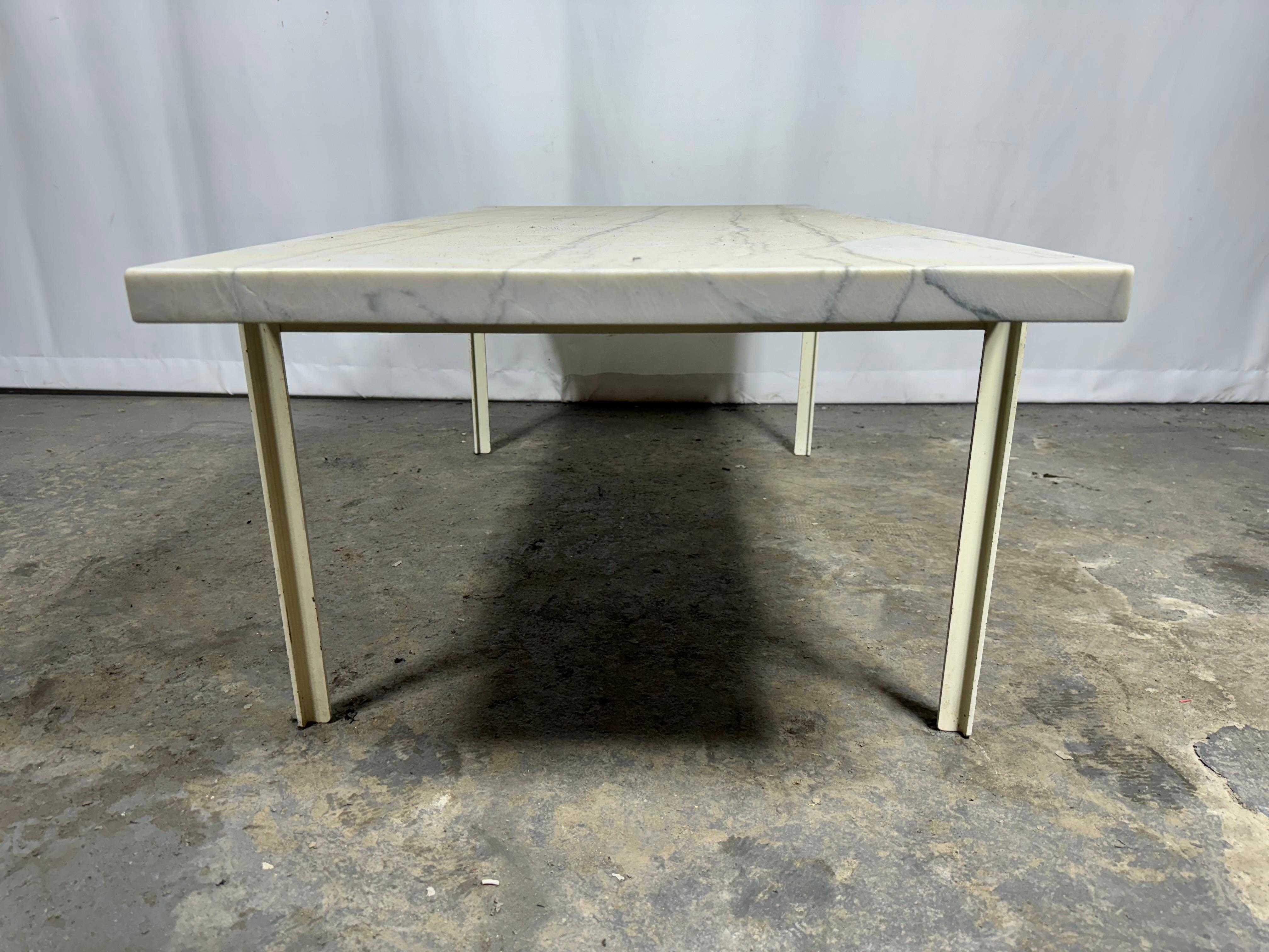 Mid-Century Modern Table à café/ Cocktail Florence Knoll à plateau en marbre T-Angle en vente