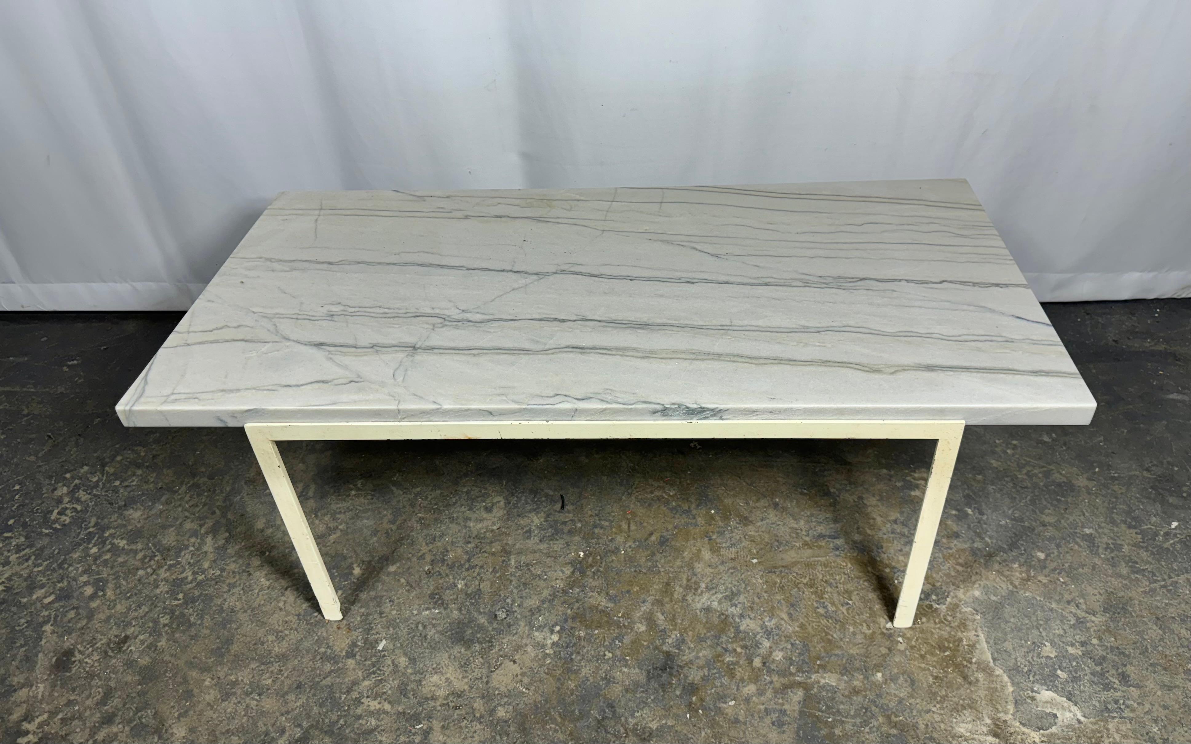Table à café/ Cocktail Florence Knoll à plateau en marbre T-Angle en vente 1