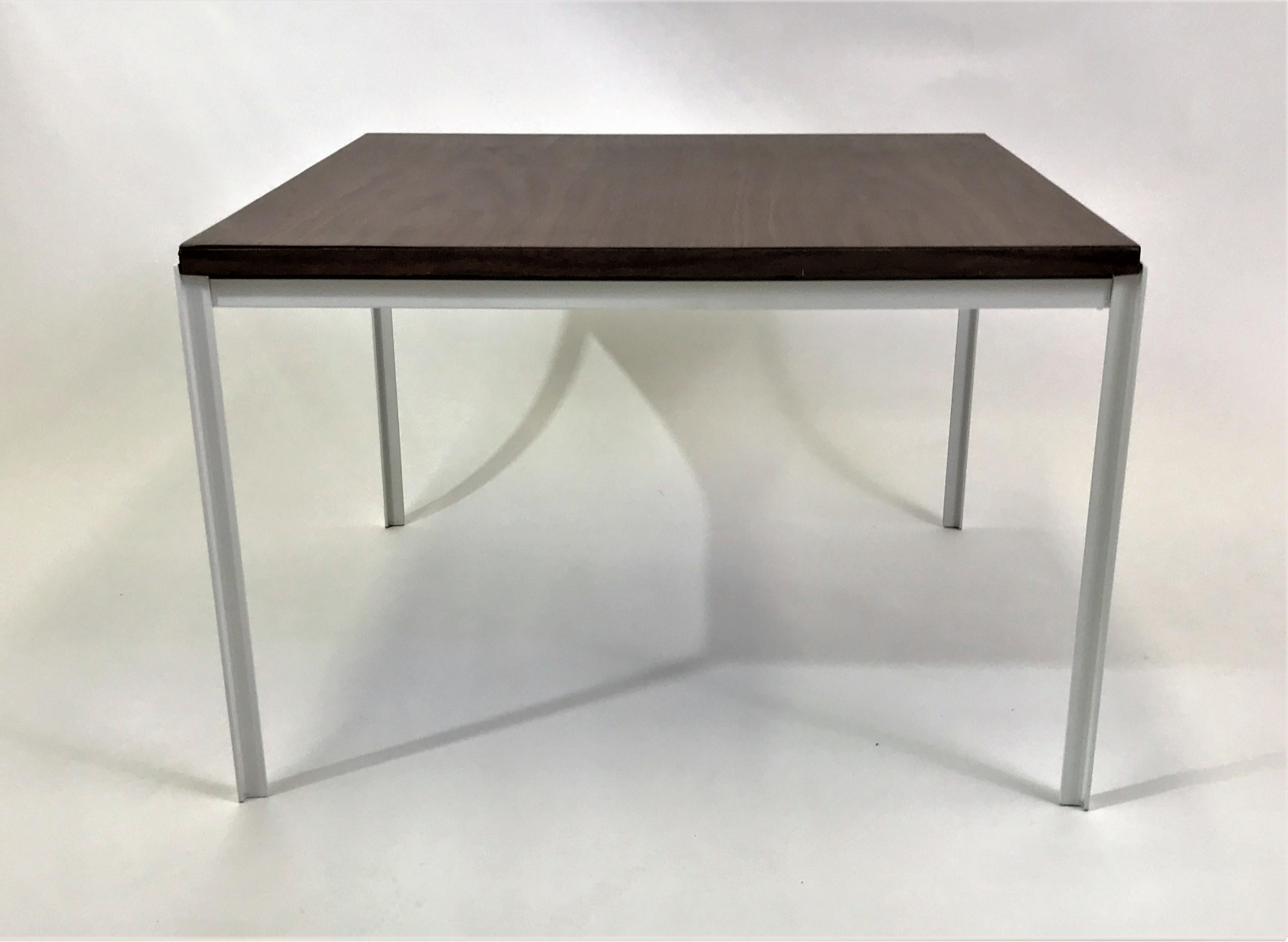 Designed by Florence Knoll in the 1950s, this T angle table with a walnut grain laminate top and white iron base. In very good condition, the base re-patinated and the laminate top in very good vintage condition showing little signs of use. For use