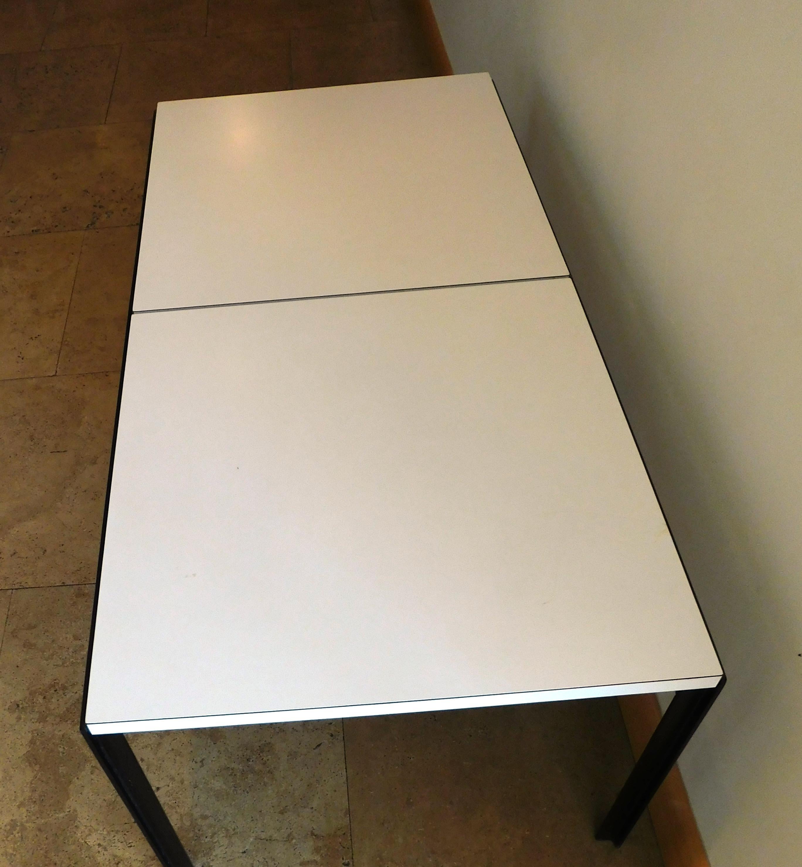 Florence Knoll T-Angle White Laminate and Black Steel Coffee Table, 1960s For Sale 3