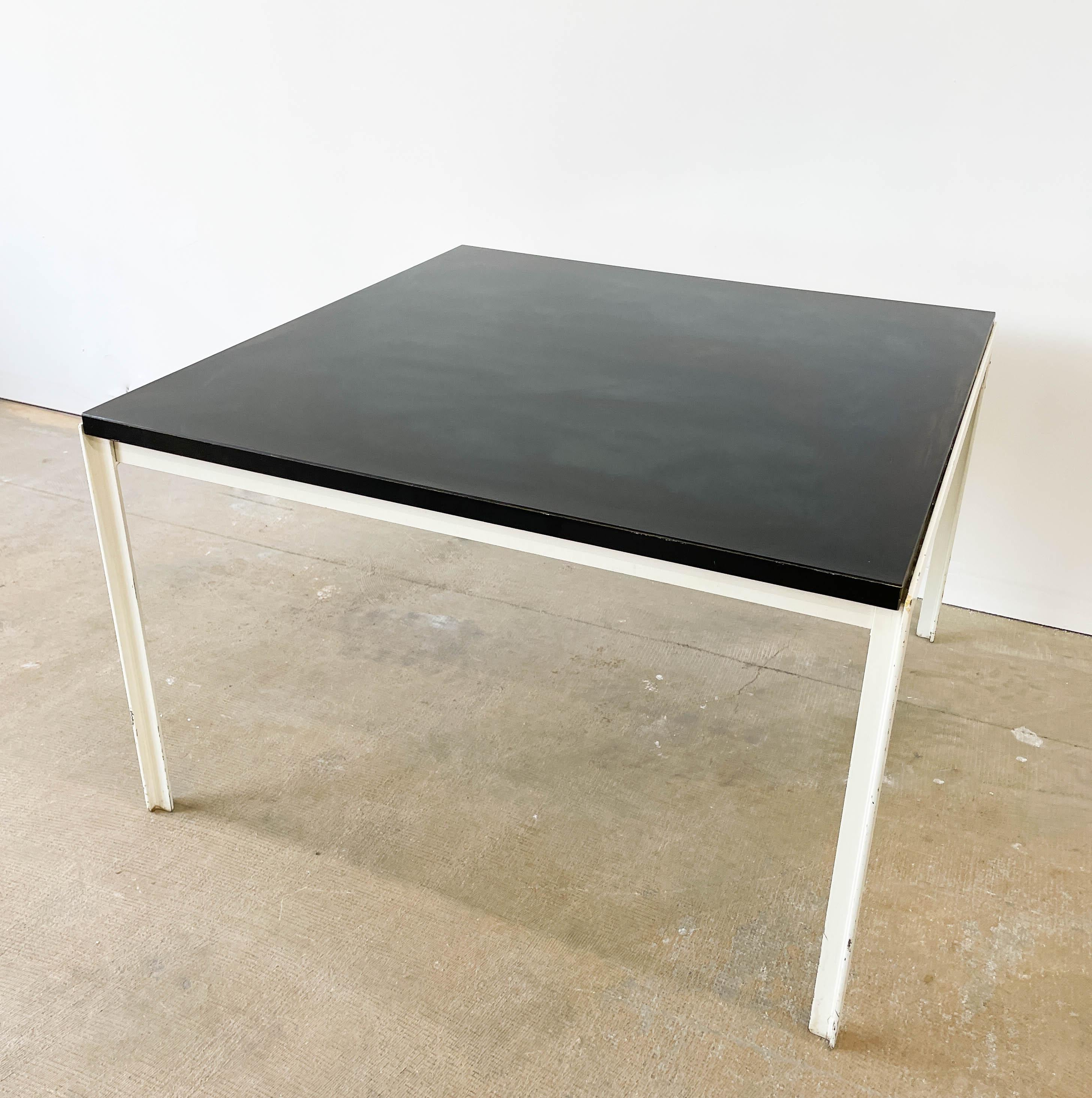 Florence Knoll T-Bar Coffee Table, 'Black Top' In Good Condition For Sale In Kalamazoo, MI