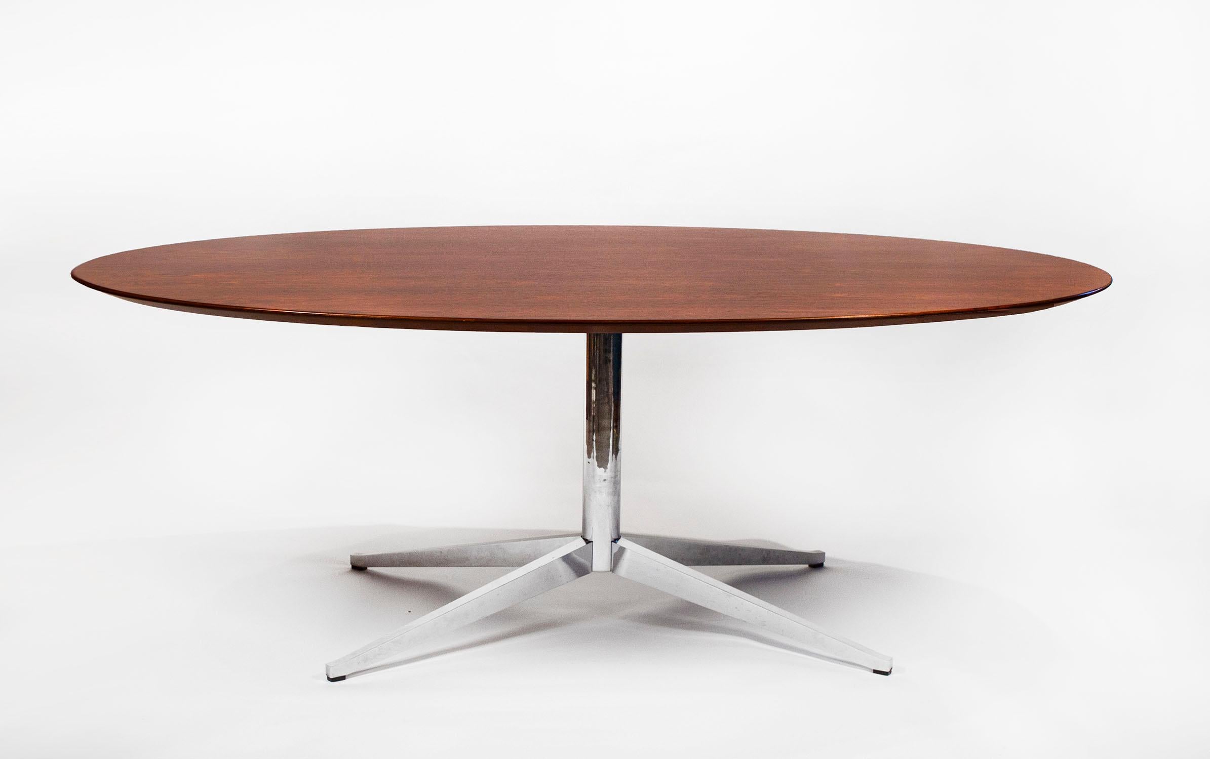 Florence Knoll Table Desk in Exotic Brazilian Rosewood In Good Condition In Dallas, TX