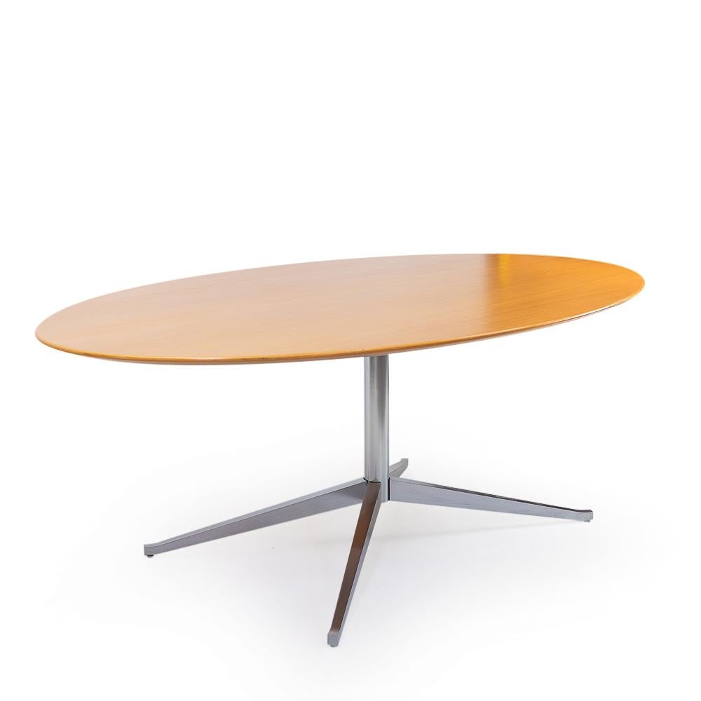 Oval dining table in oak designed by Florence Knoll in 1961, produced by Knoll International.

The oak table top comes with the difficult to find and relatively heavy table desk base, in a matte steel.

 

 

Origination: 2000s, marked with