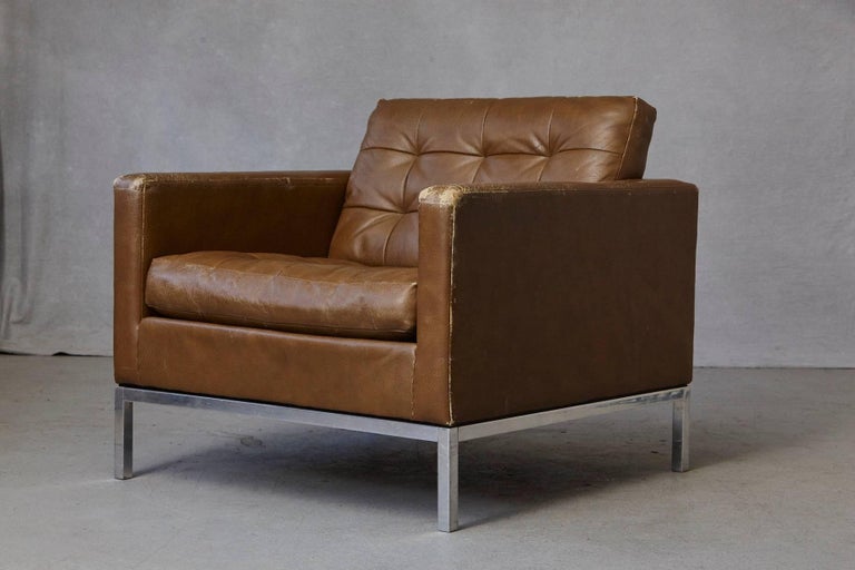 Mid-Century Modern Florence Knoll Tan Leather Button Tufted Lounge Chair, 1970s For Sale