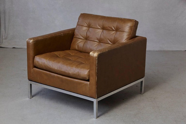 American Florence Knoll Tan Leather Button Tufted Lounge Chair, 1970s For Sale