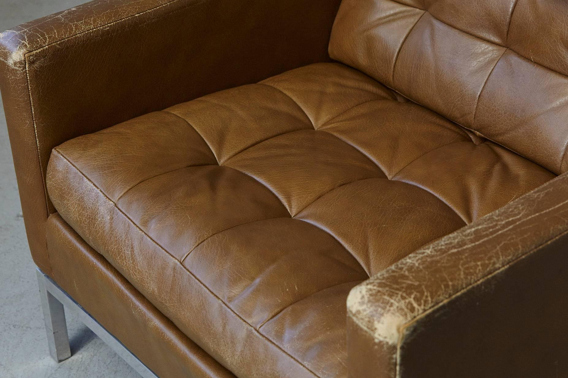 Florence Knoll Tan Leather Button Tufted Lounge Chair, 1970s In Good Condition For Sale In Pau, FR