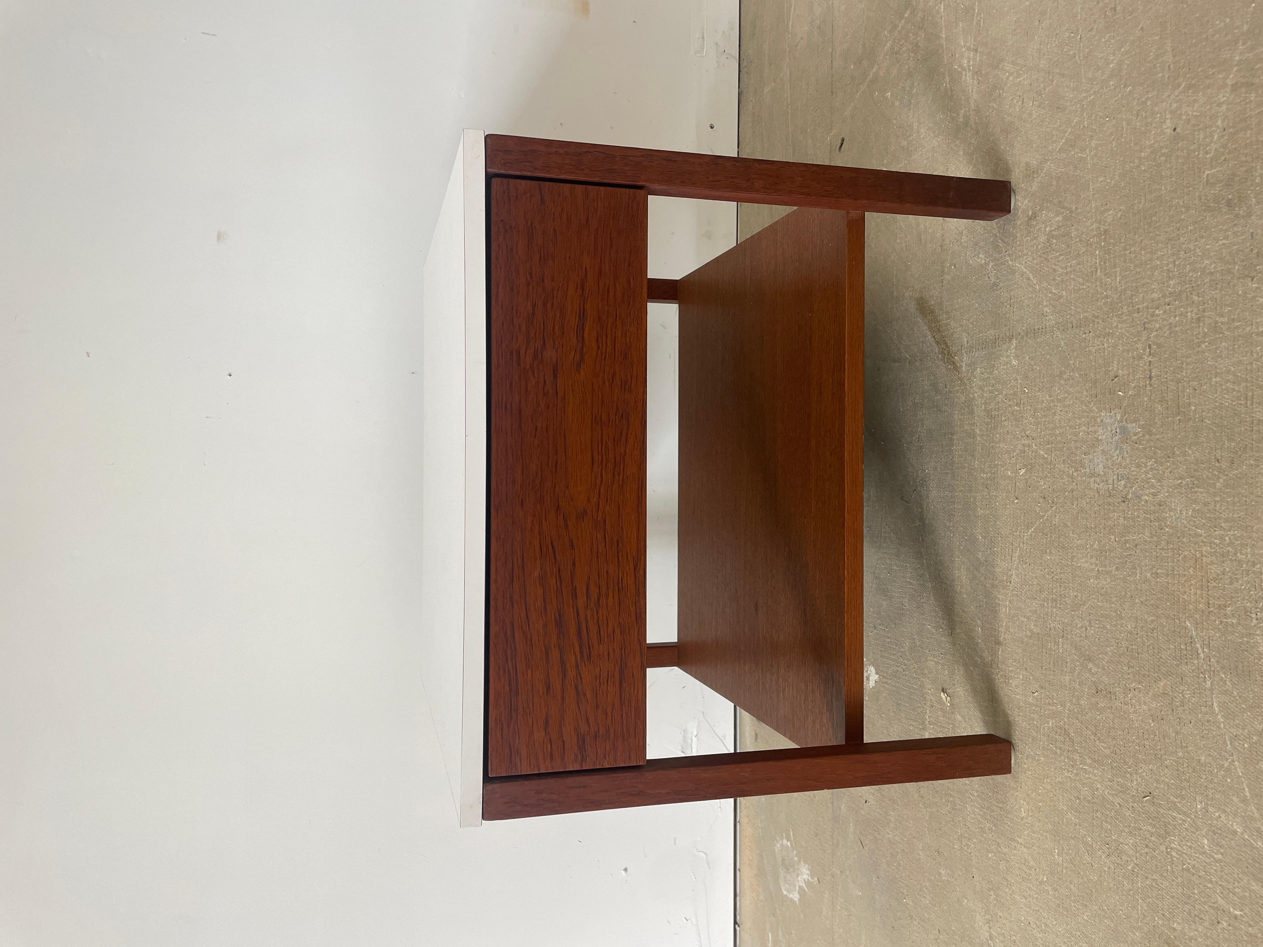 Florence Knoll side table or nightstand in Teak fro Knoll Associates Inc., 1950s. One of many impeccably minimalist Florence Knoll designs she created to 