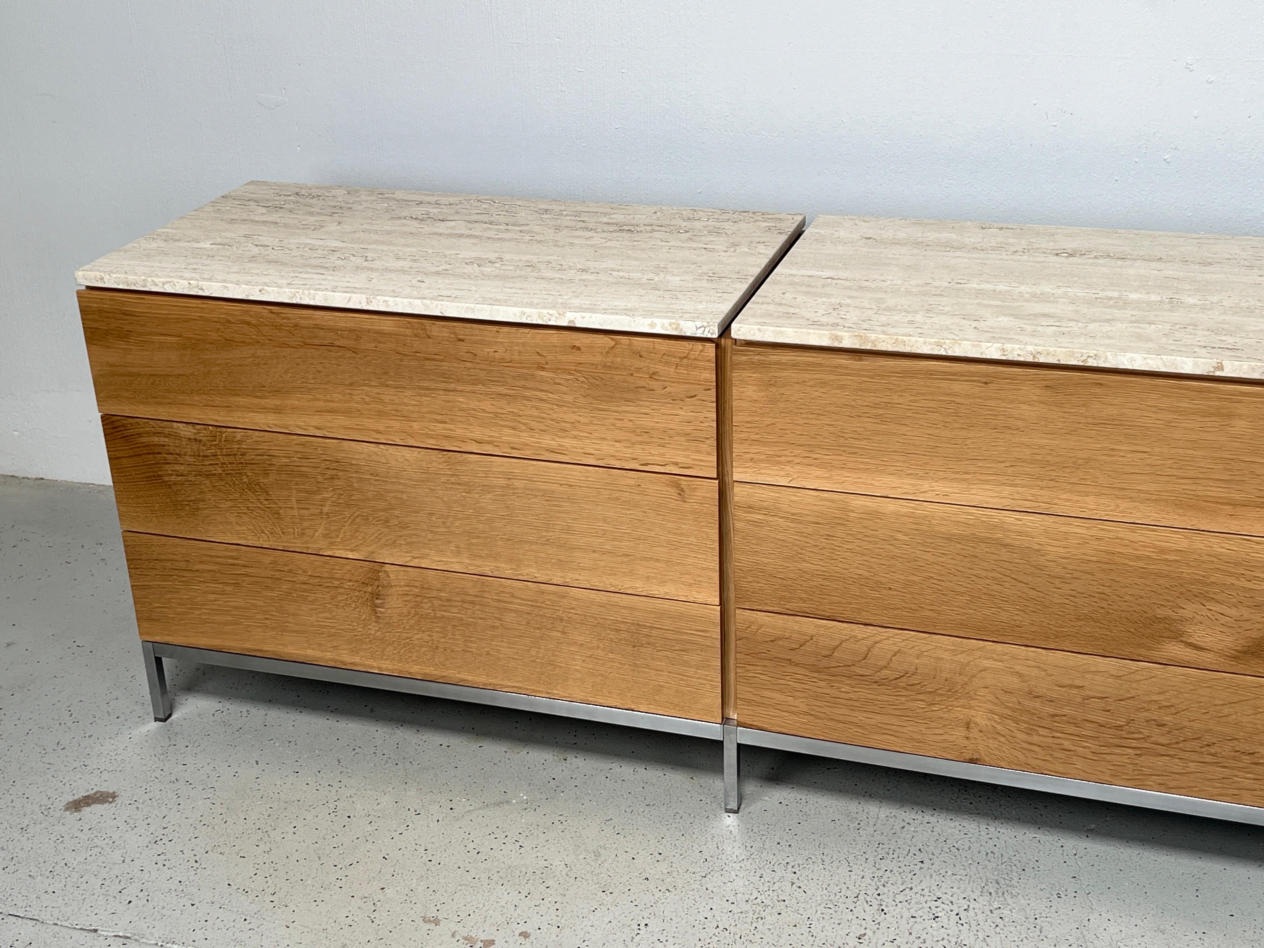 Florence Knoll Triple Dresser in Oak and Travertine  In Good Condition For Sale In Dallas, TX