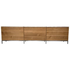 Triple commode Florence Knoll en chêne et travertin