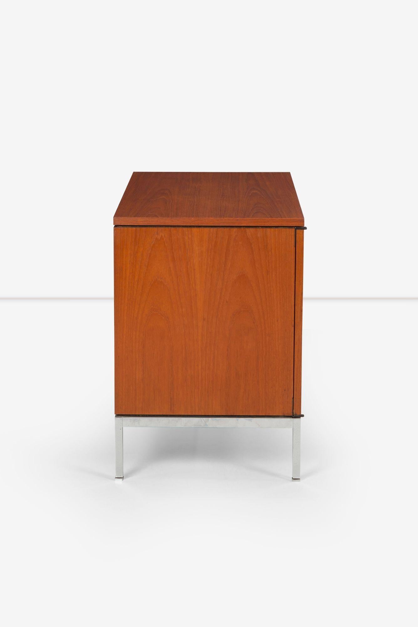 Florence Knoll Two-Door Cabinet in Teak-Wood In Good Condition For Sale In Chicago, IL