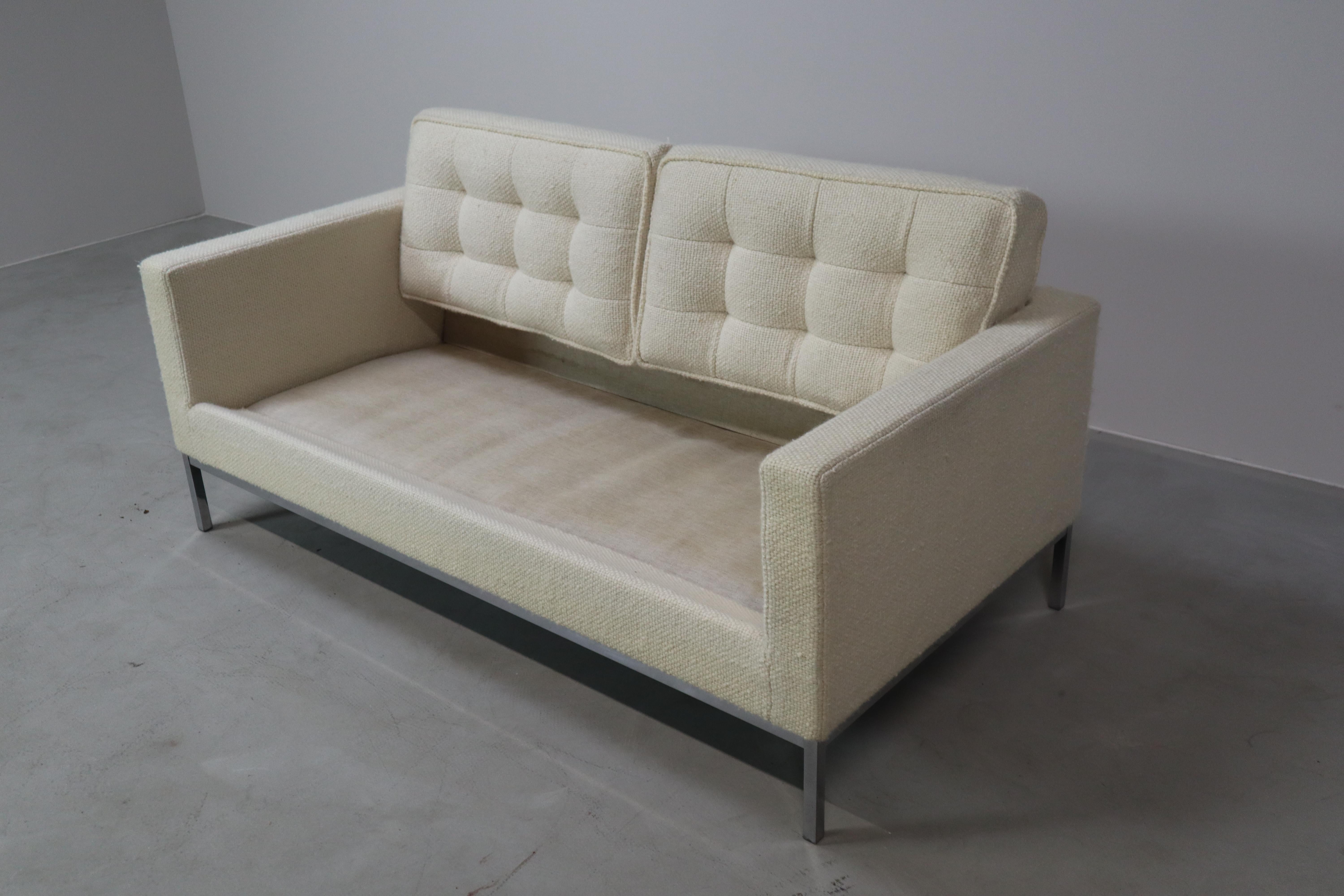 Florence Knoll für Knoll International: Zweisitzer-Sofa mit zwei Sitzern, 1954 (Stoff)