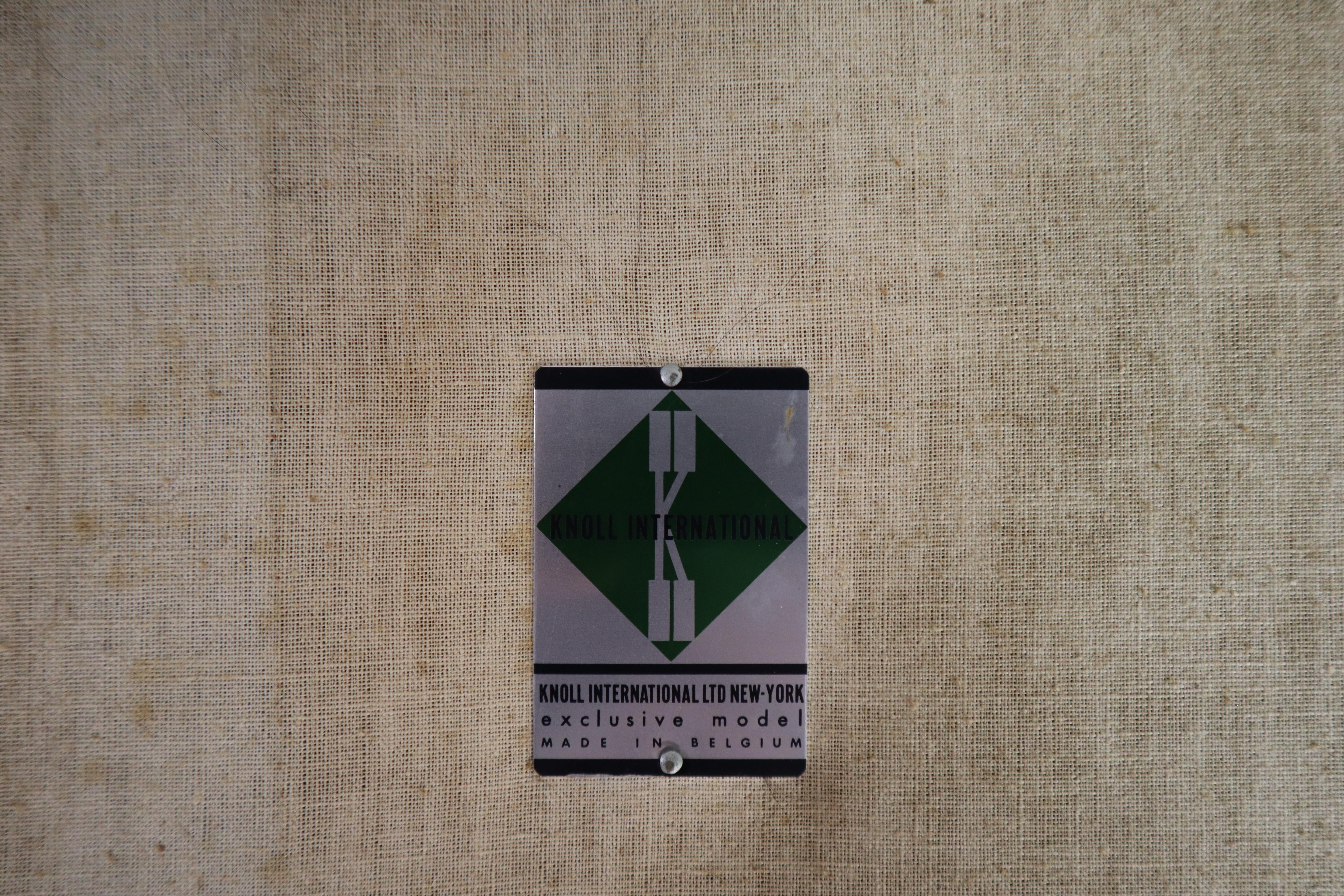Sofá de dos plazas Florence Knoll de cuero amarillo mostaza, 1970 en venta 2